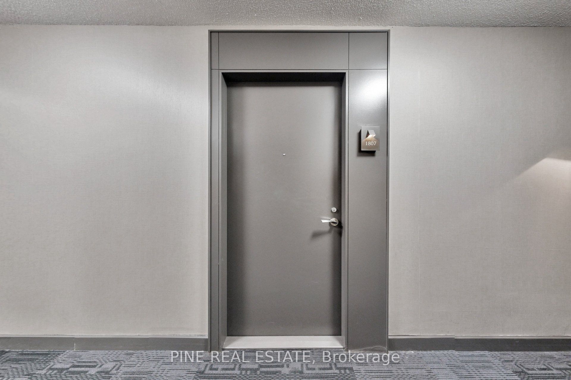 2230 Lake Shore Boulevard W 1807