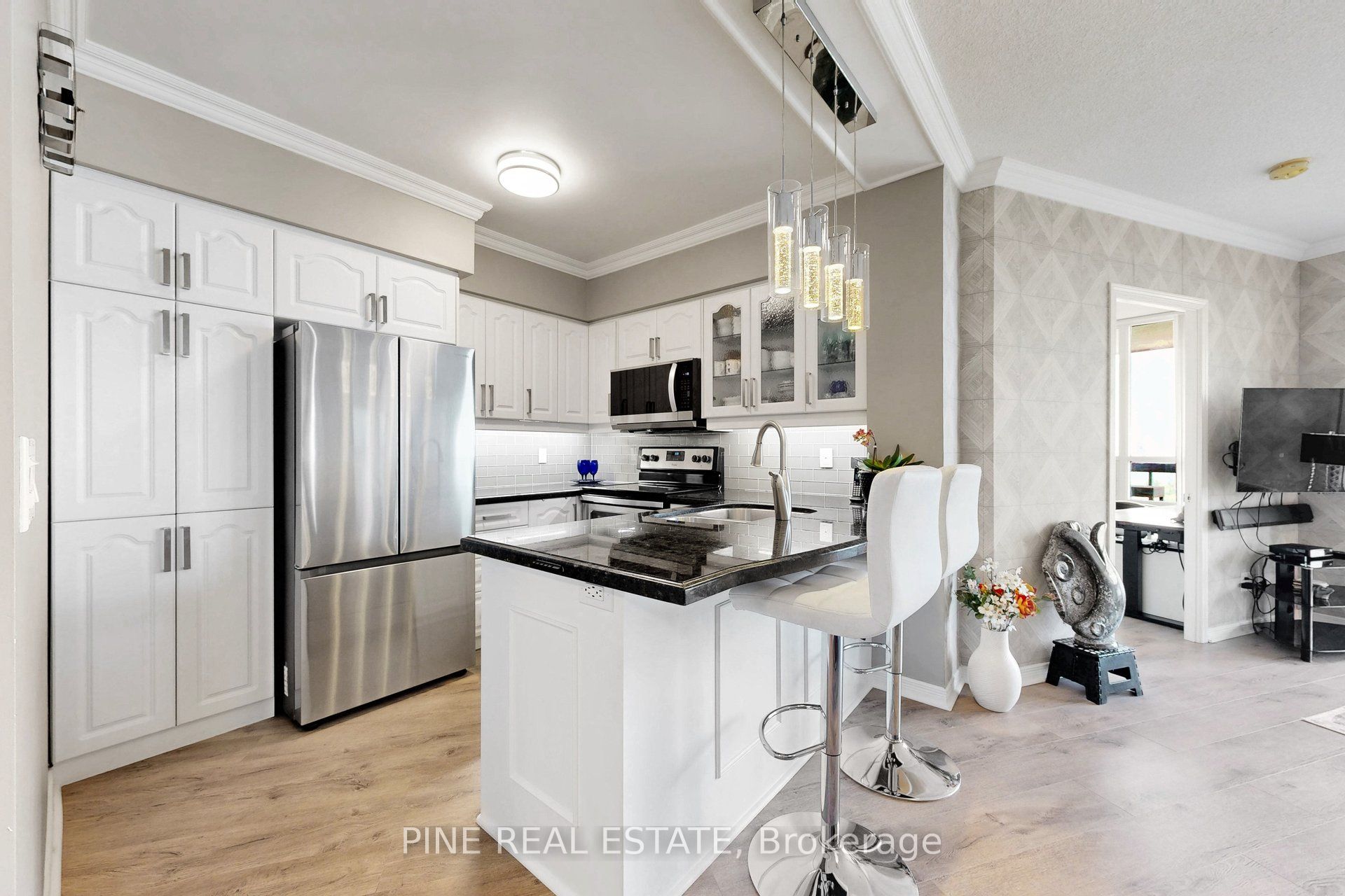 2230 Lake Shore Boulevard W 1807