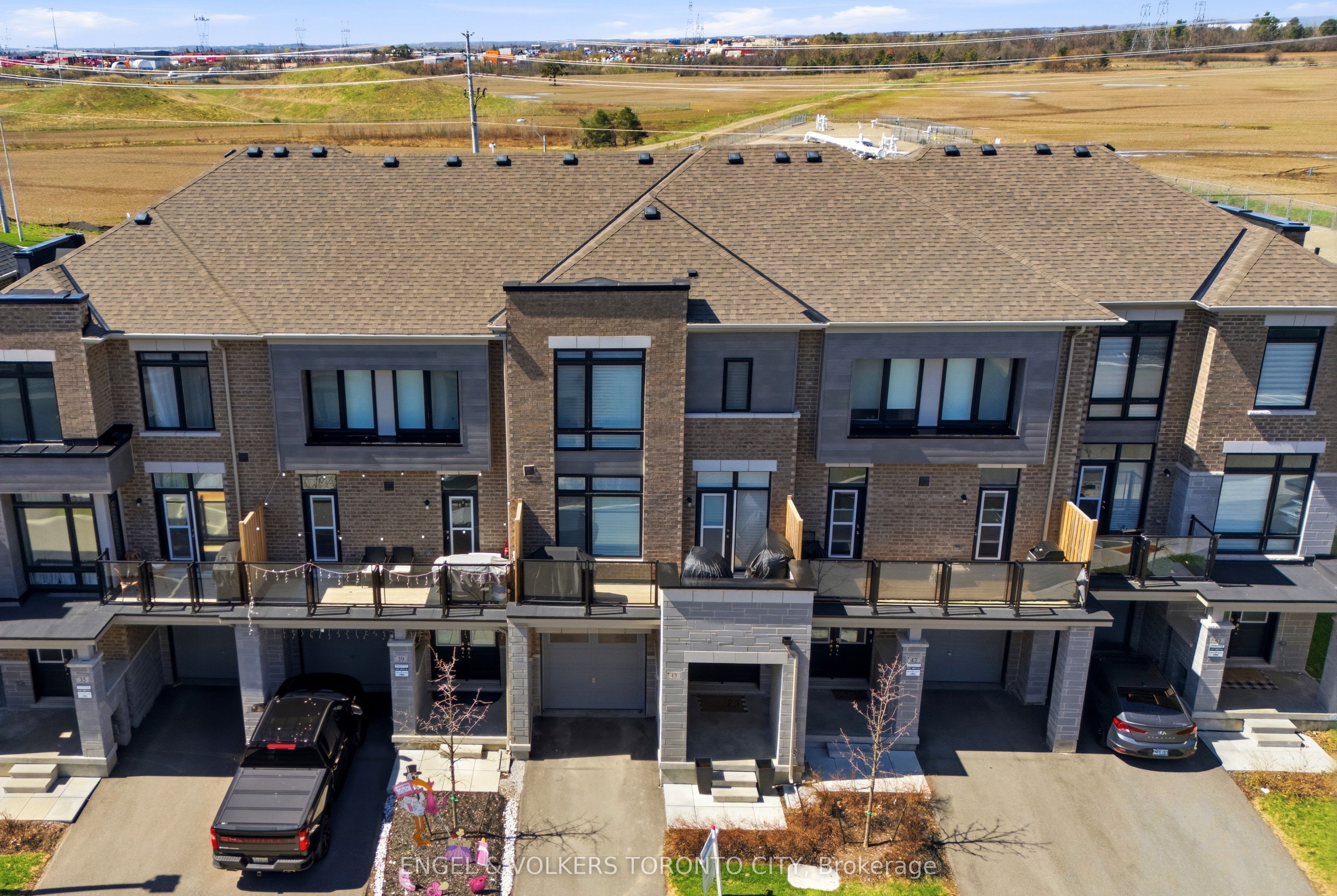 43 Holyrood Crescent