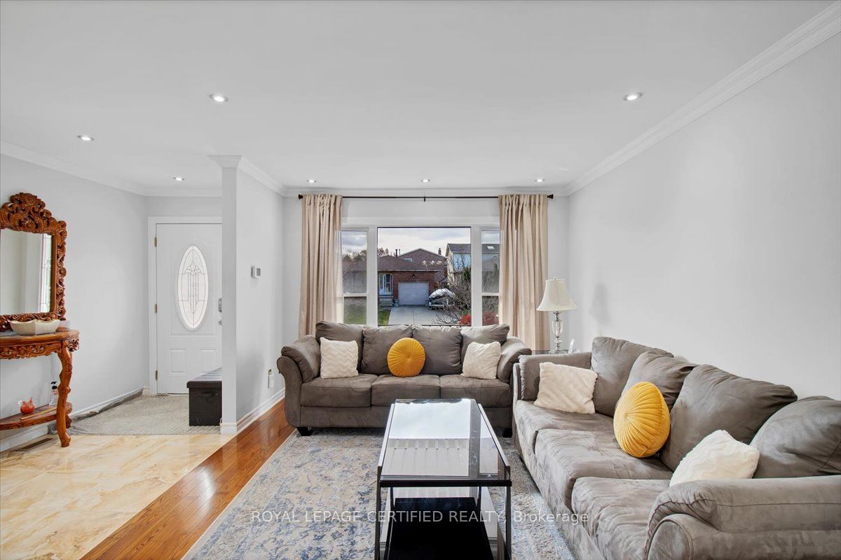 35 Trenholme Crescent