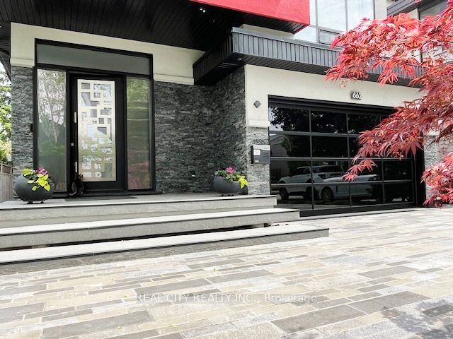 662 Byngmount Avenue