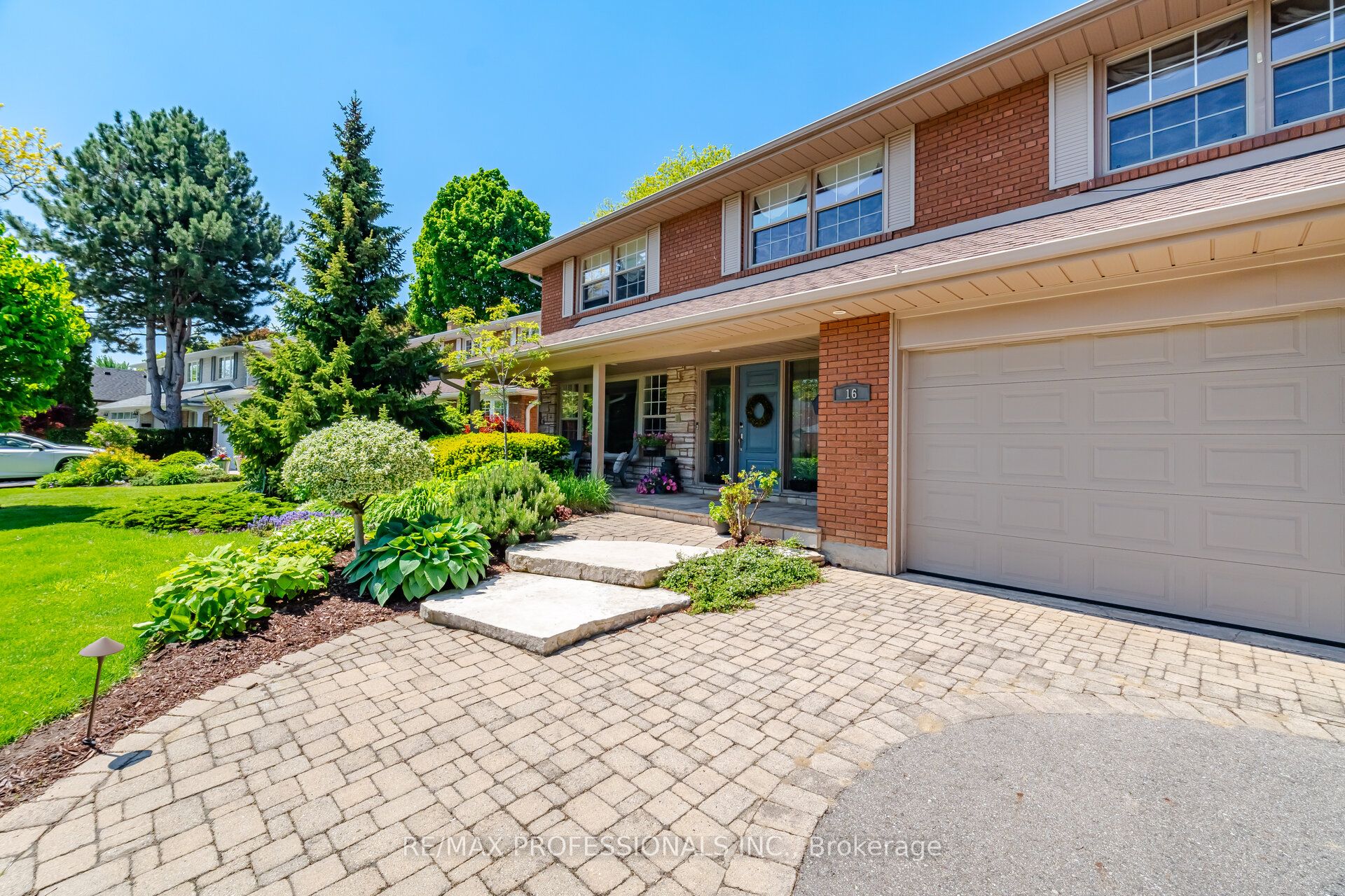 16 Cherry Post Crescent