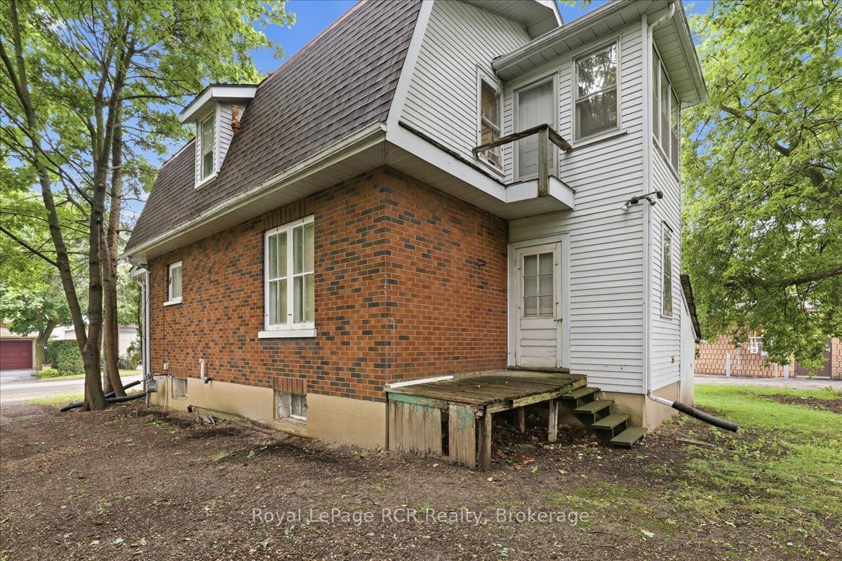 144 Davidson Avenue S