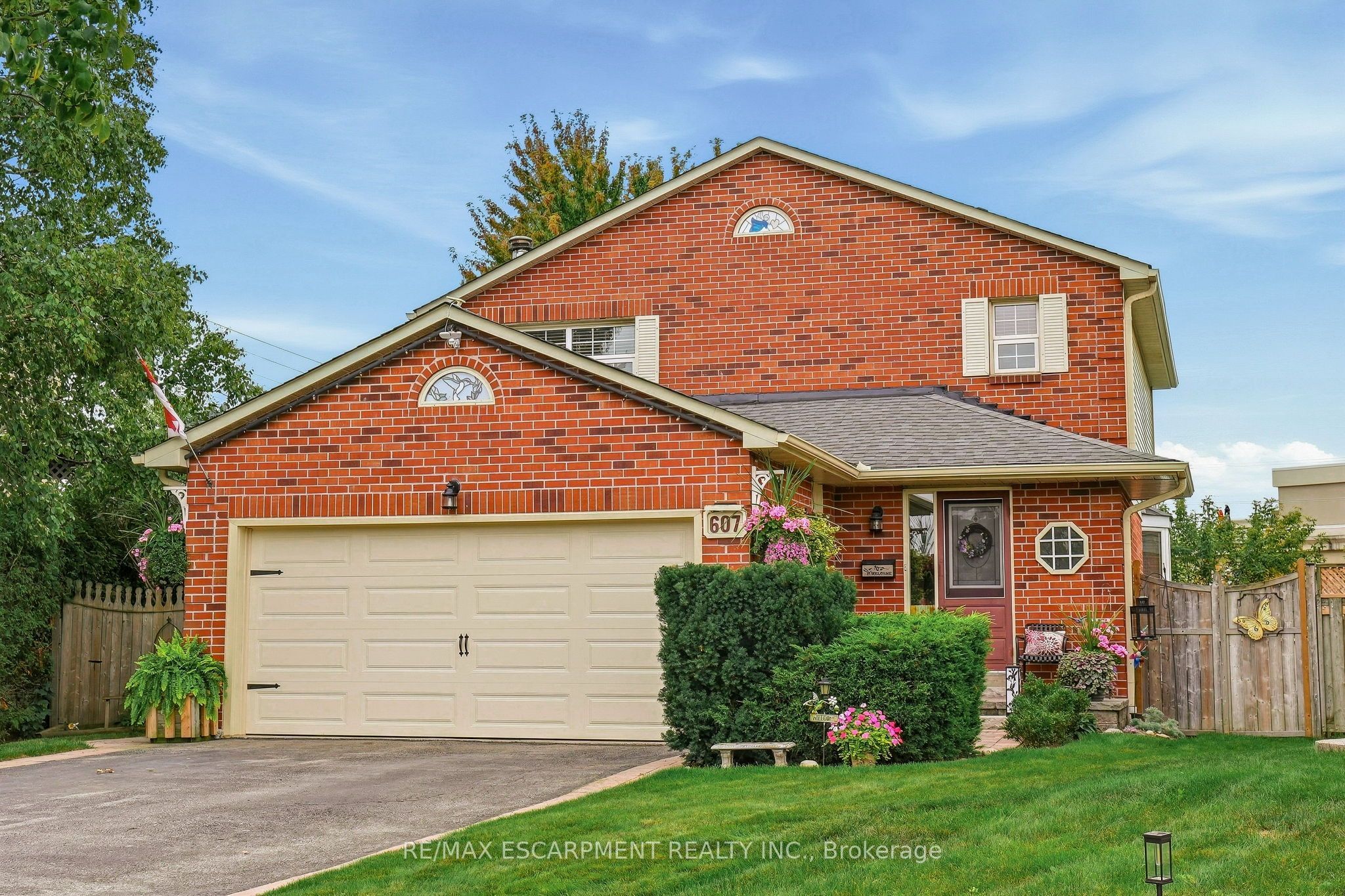 607 CLOVER PARK Crescent