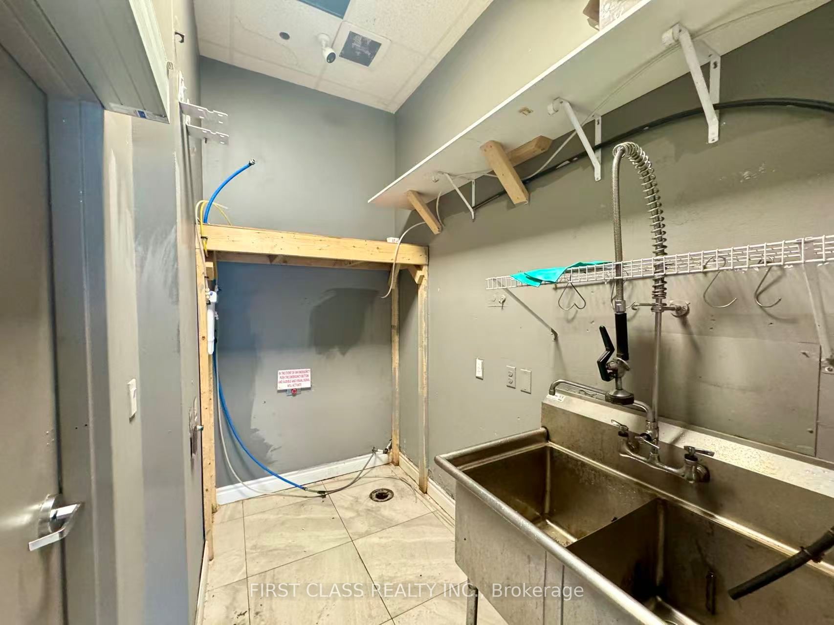 3621 Highway 7 N/A E 122