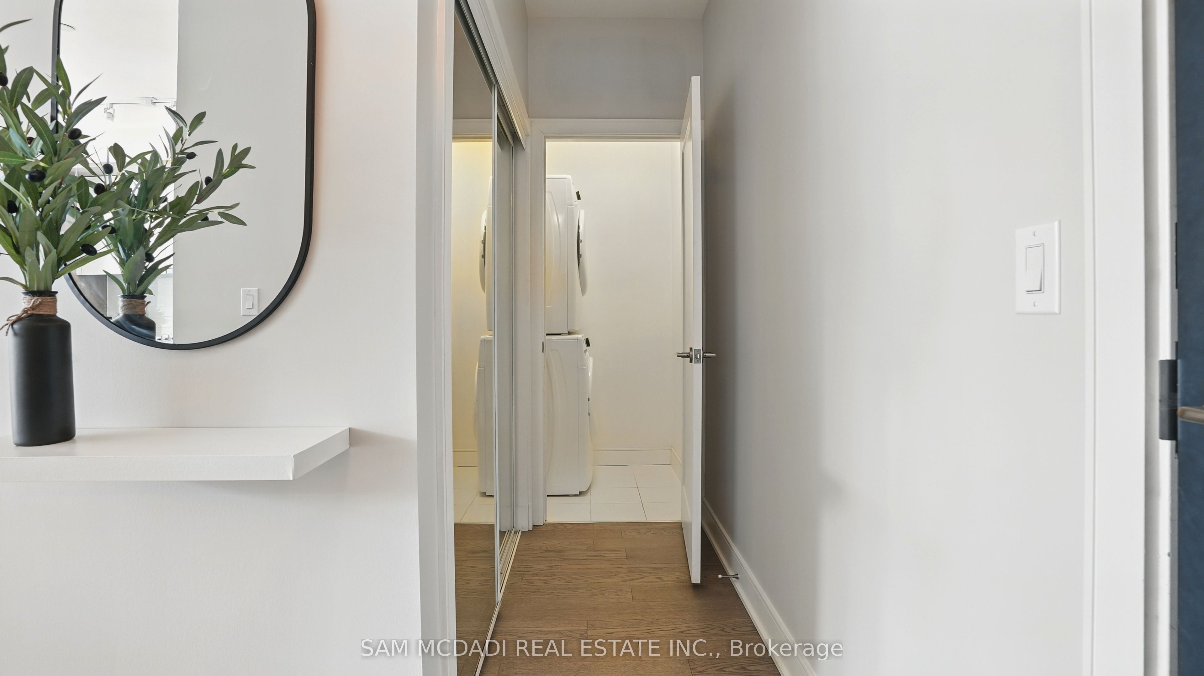 1575 Lakeshore Road W 415