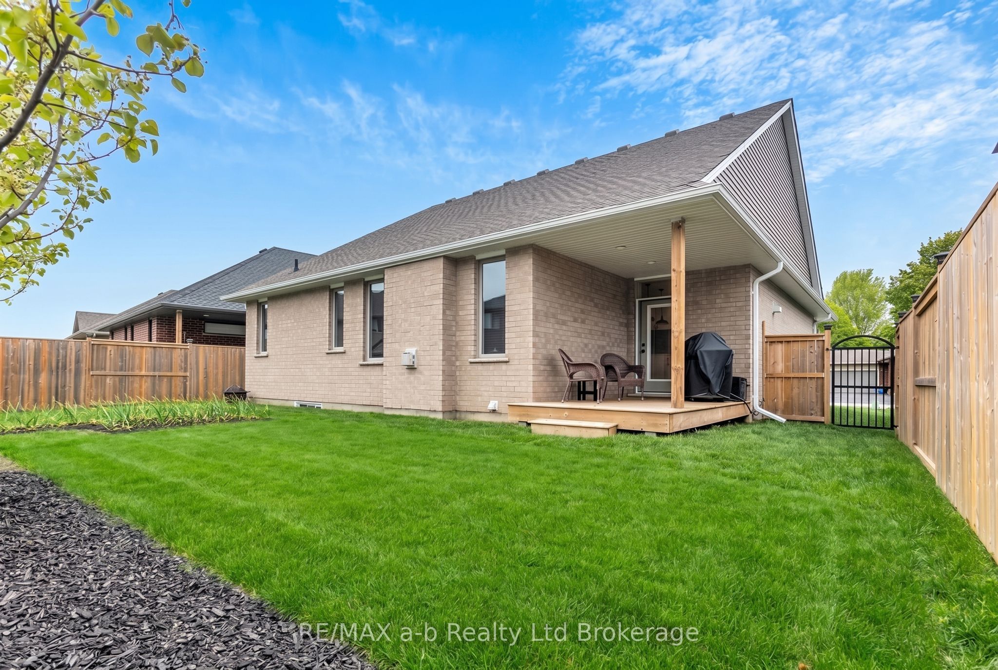 41 Lowrie Crescent