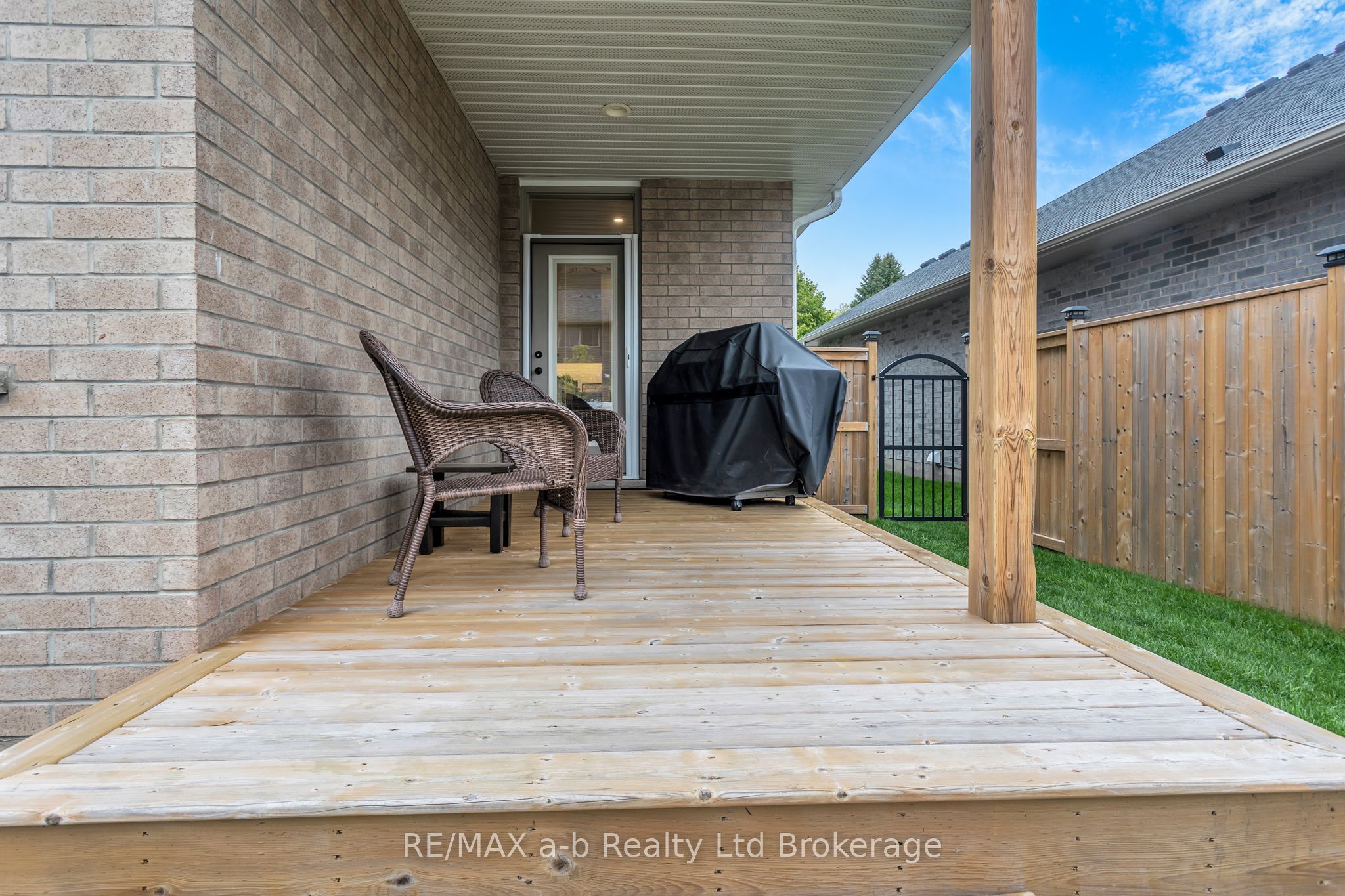 41 Lowrie Crescent