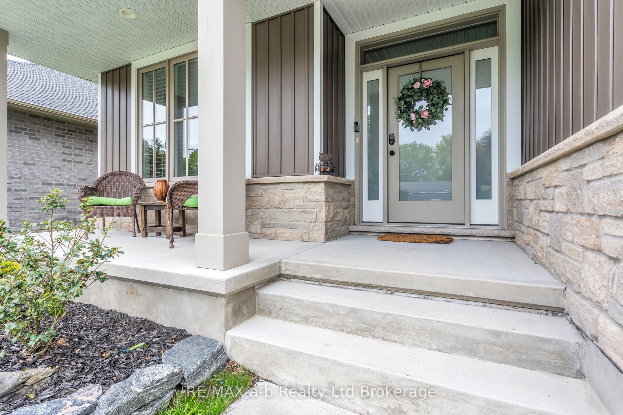 41 Lowrie Crescent