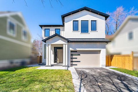 84 Mosley Street Aurora ON L4G 1H1