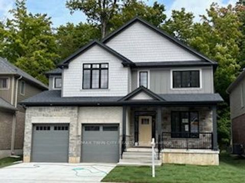 217 JEFFREY Place Kitchener ON N2C 2T7