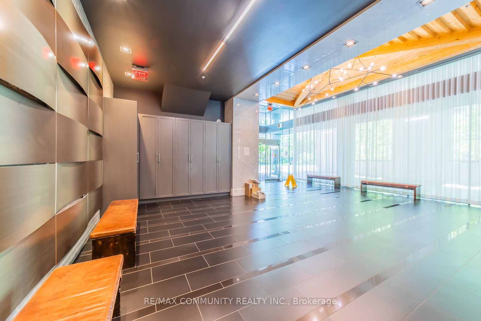 210 Simcoe Street 1210