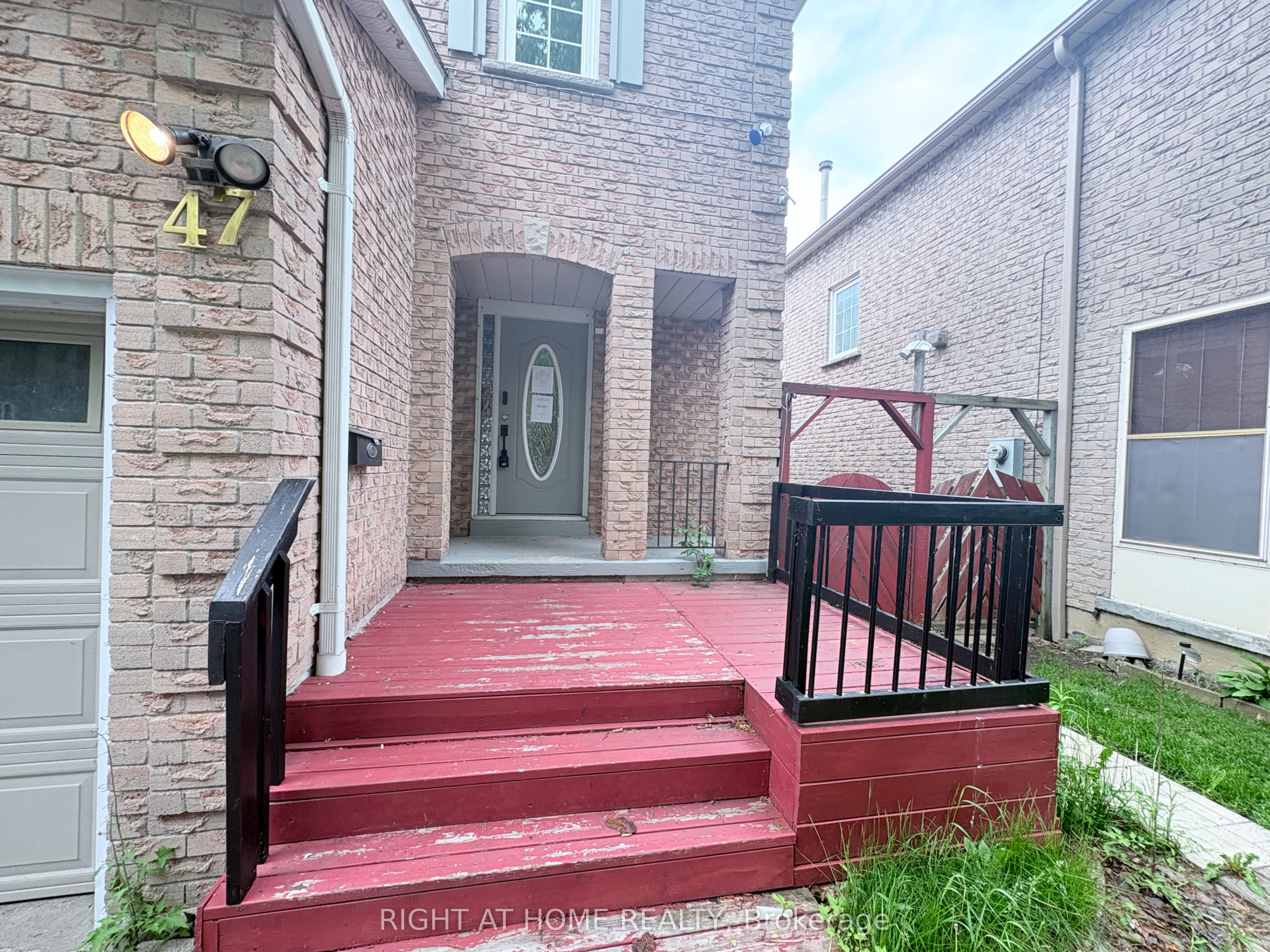 47 Hewitt Crescent