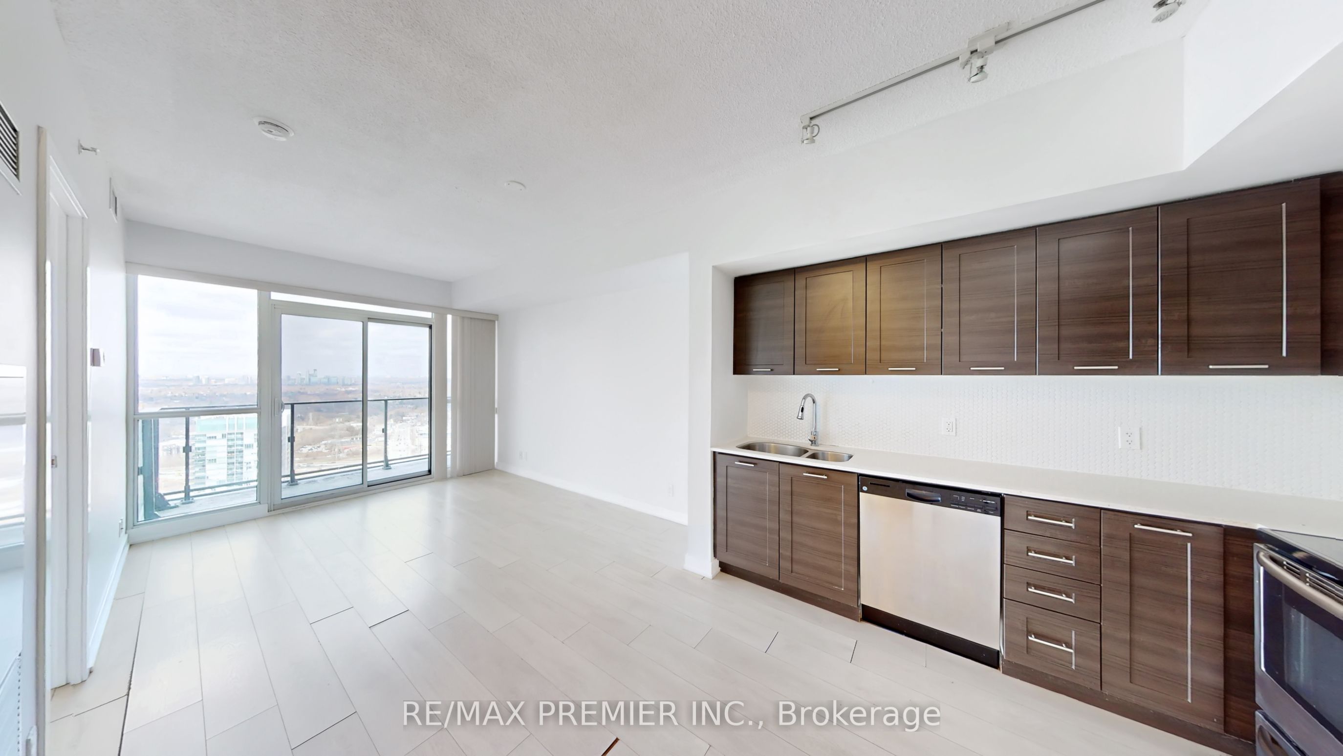 2200 Lake Shore Boulevard W 4605