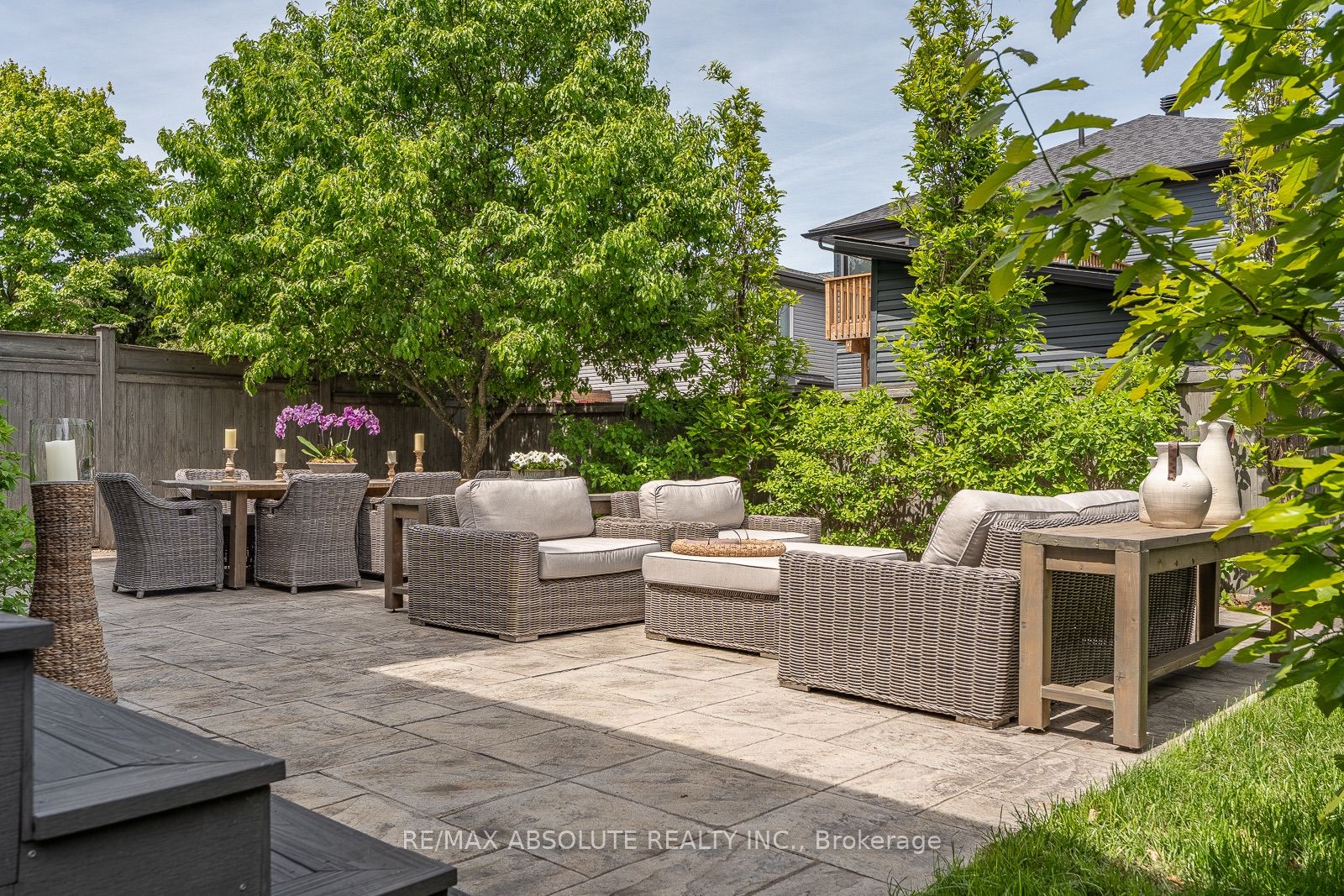 414 LANDSWOOD Way