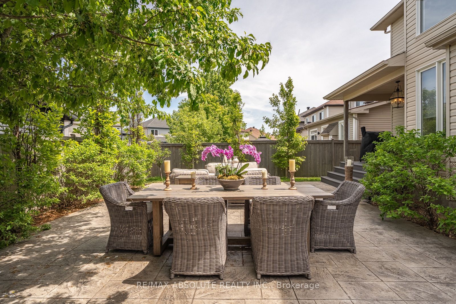 414 LANDSWOOD Way