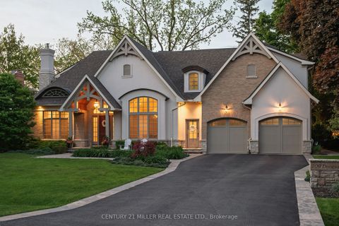 209 Donessle Drive Oakville ON L6J 3Y7