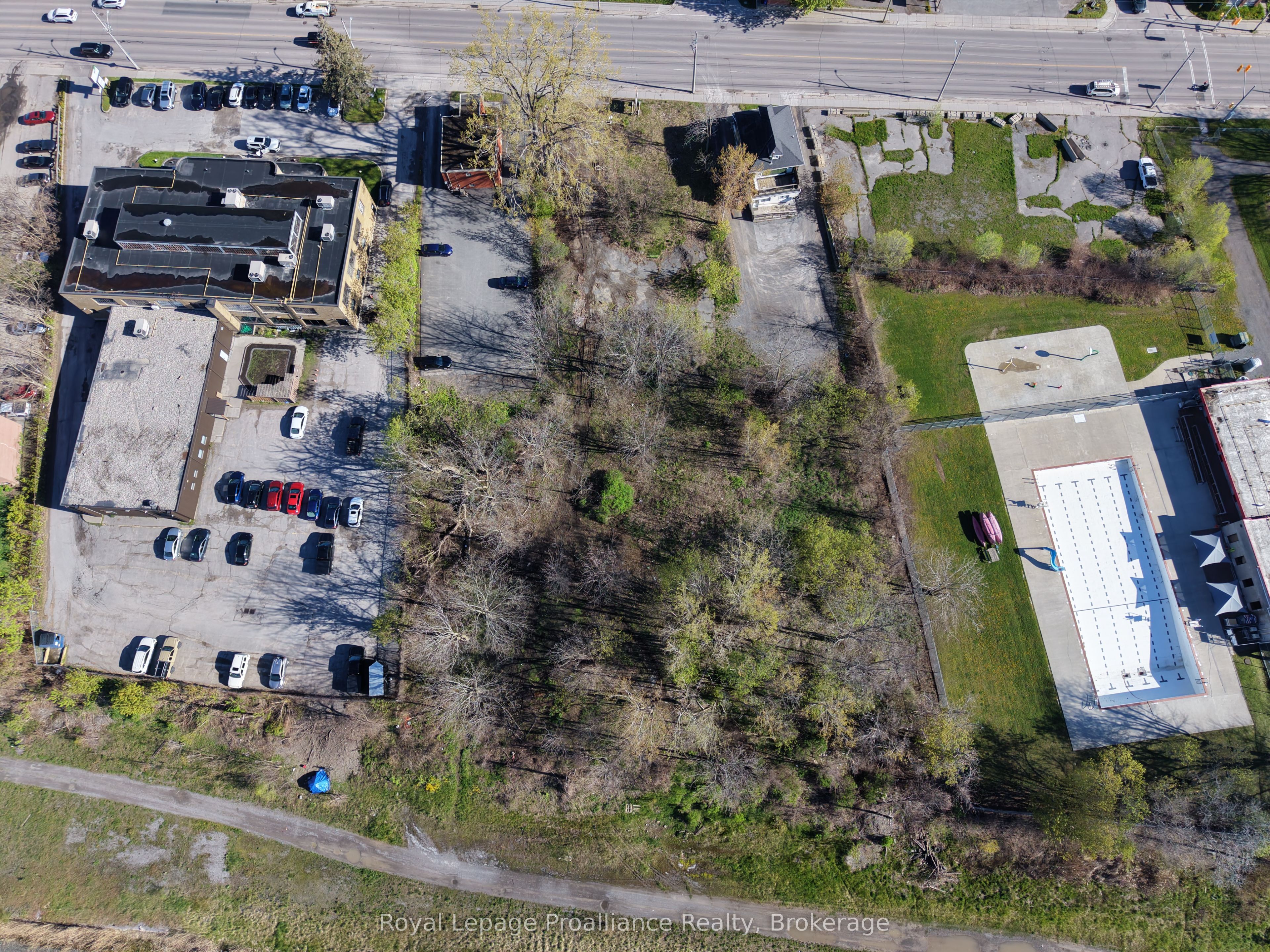 133 Dundas Street E