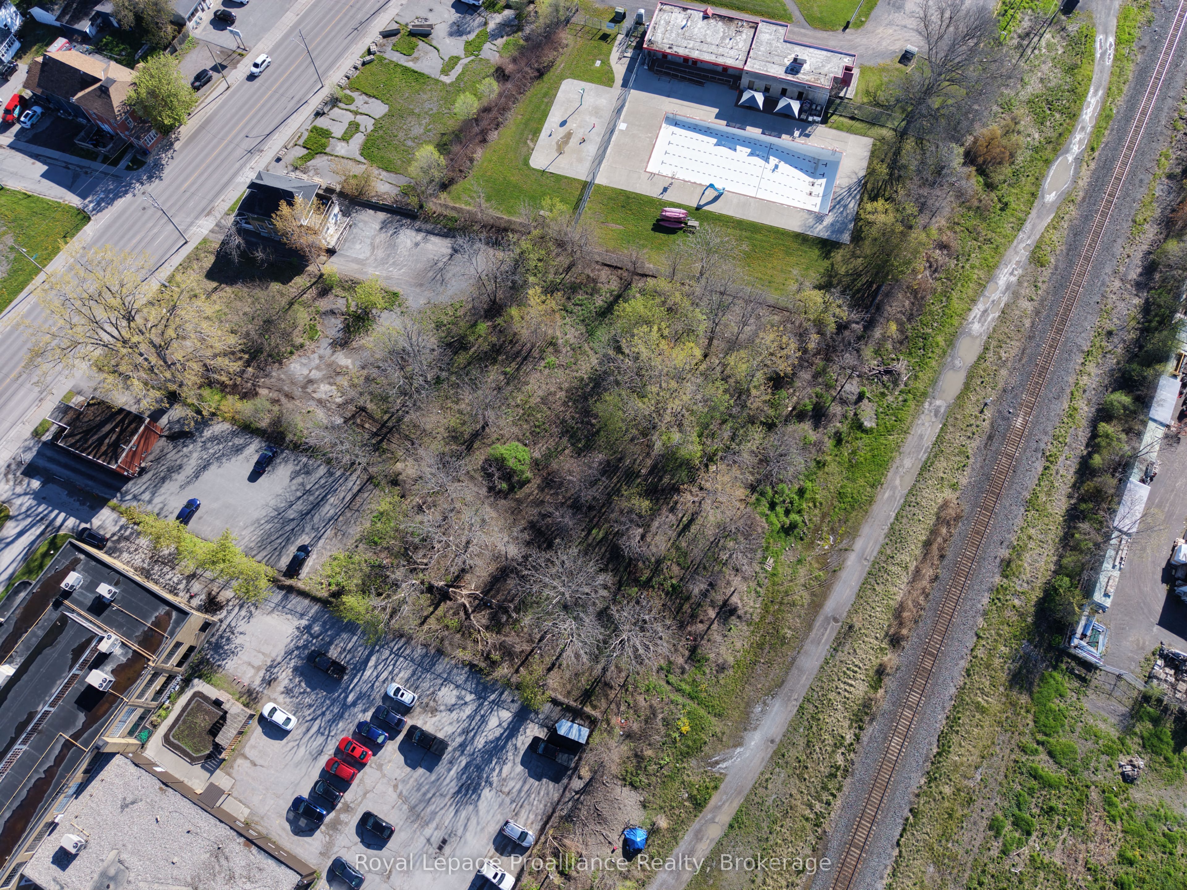 133 Dundas Street E