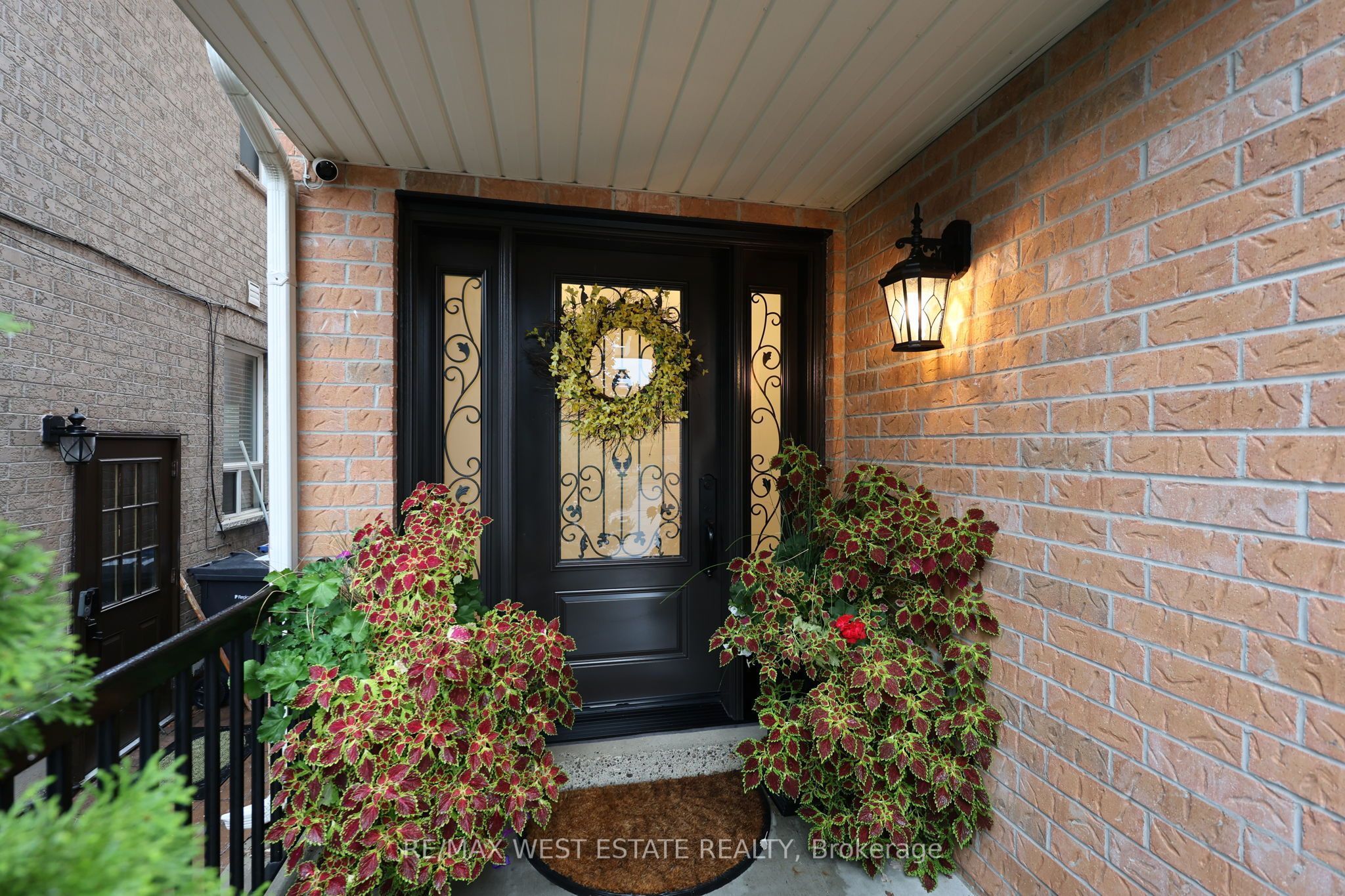 32 Ewart Street