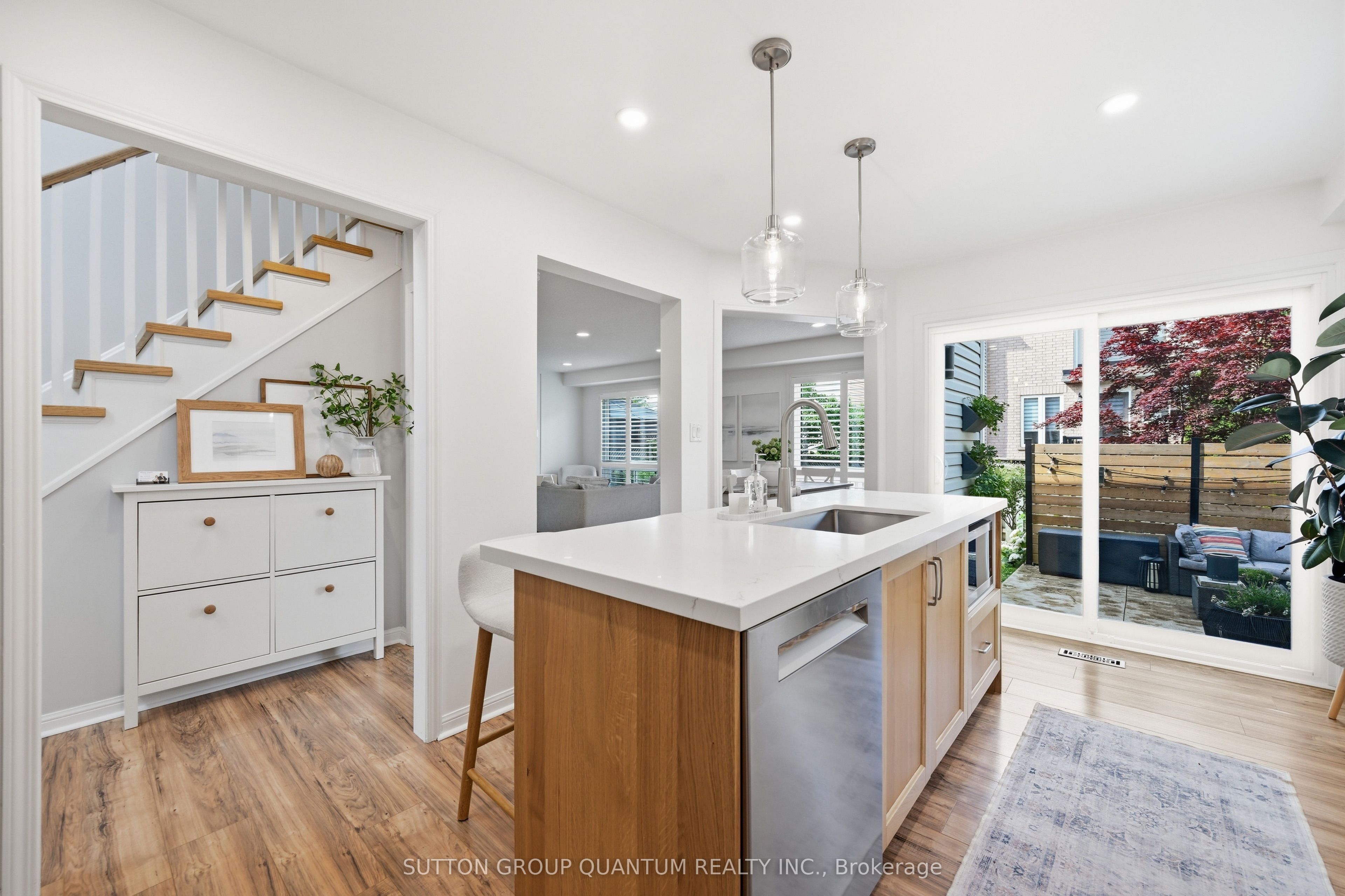 2245 Kenneth Crescent