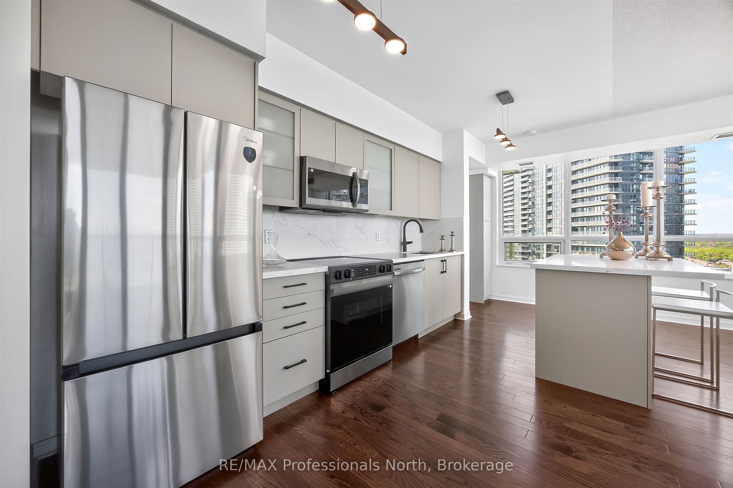 2230 Lake Shore Boulevard W 3106