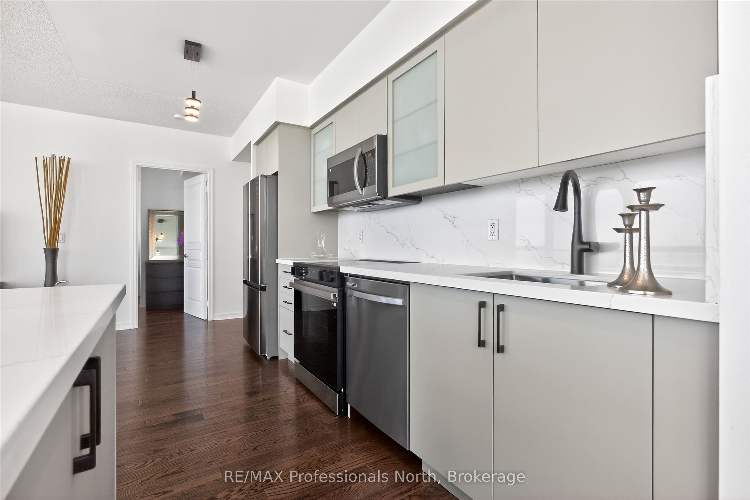 2230 Lake Shore Boulevard W 3106