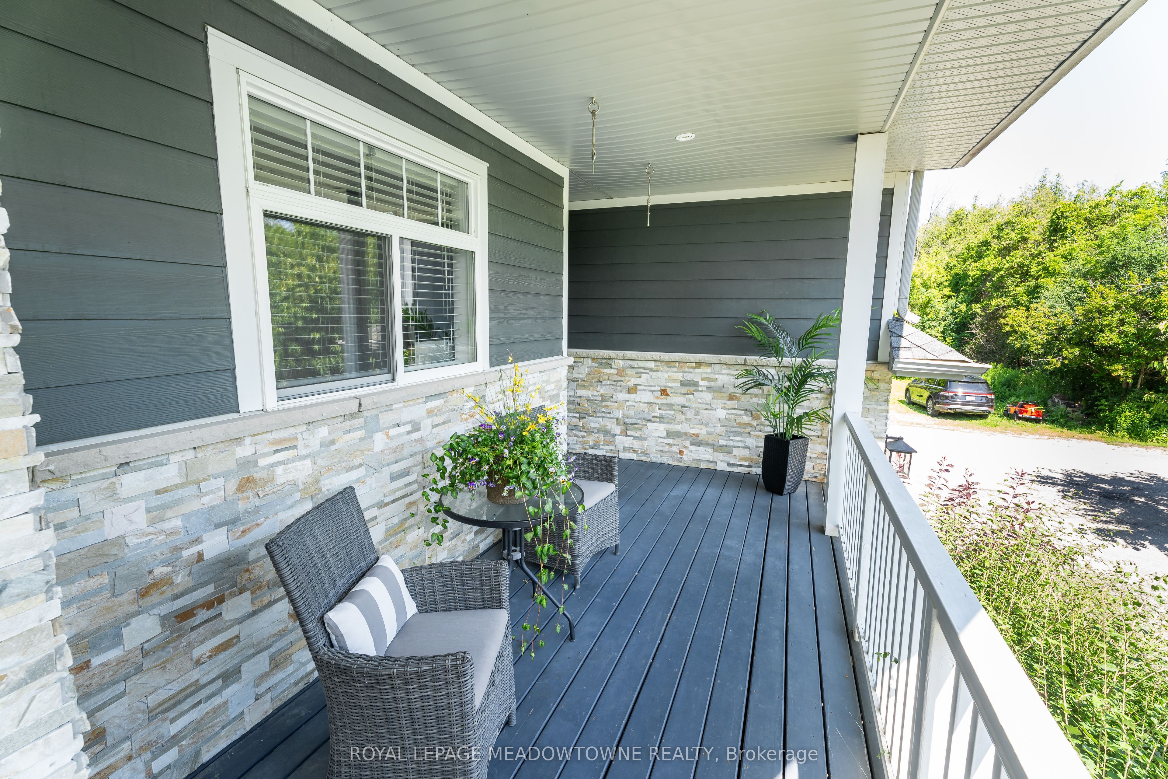 254 Main Street S
