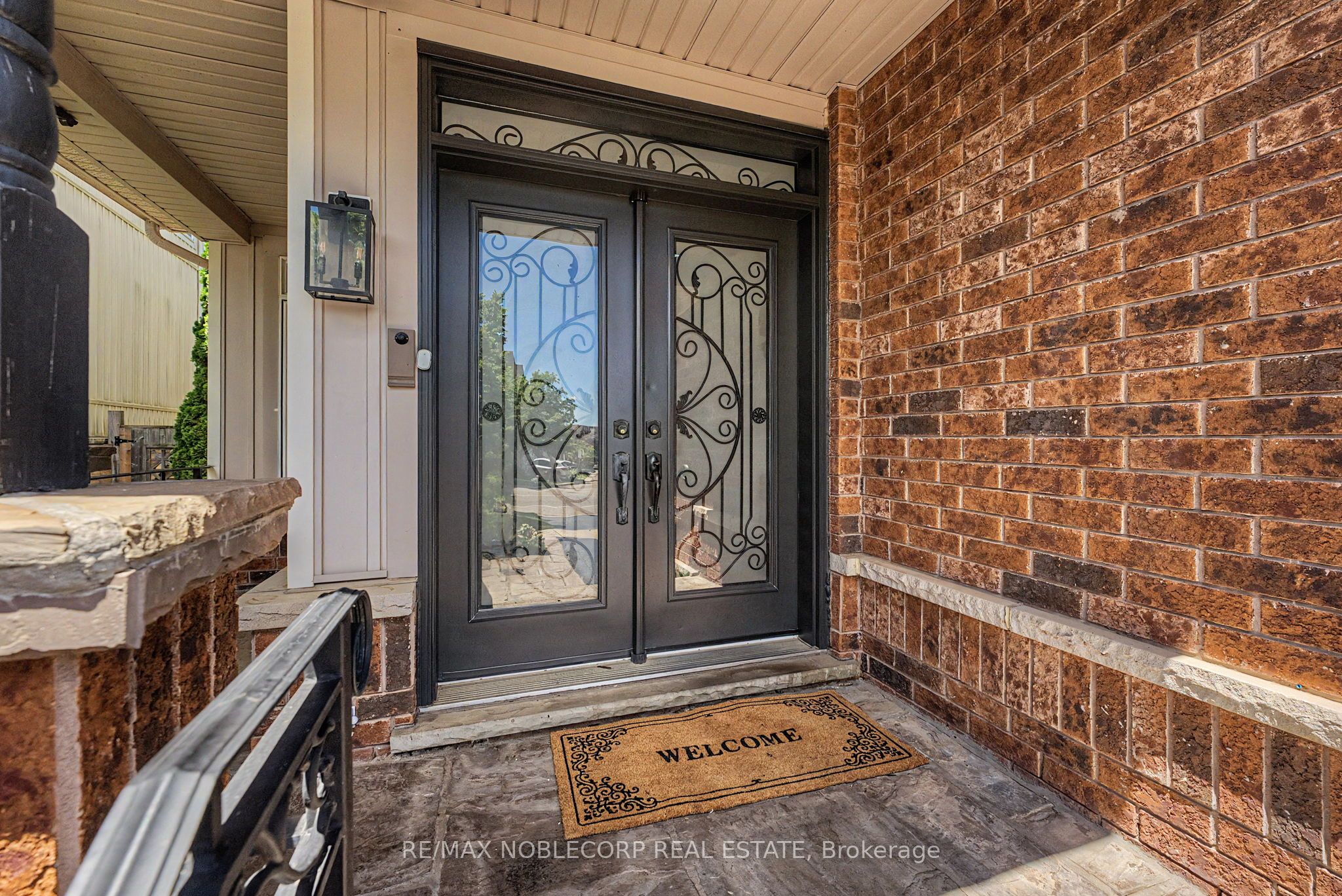 68 Meadowglen Boulevard