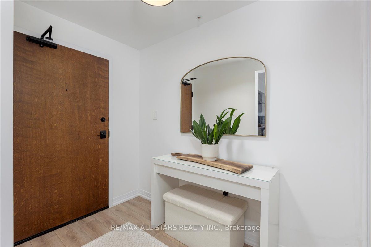 15 Kneeshaw Drive 407