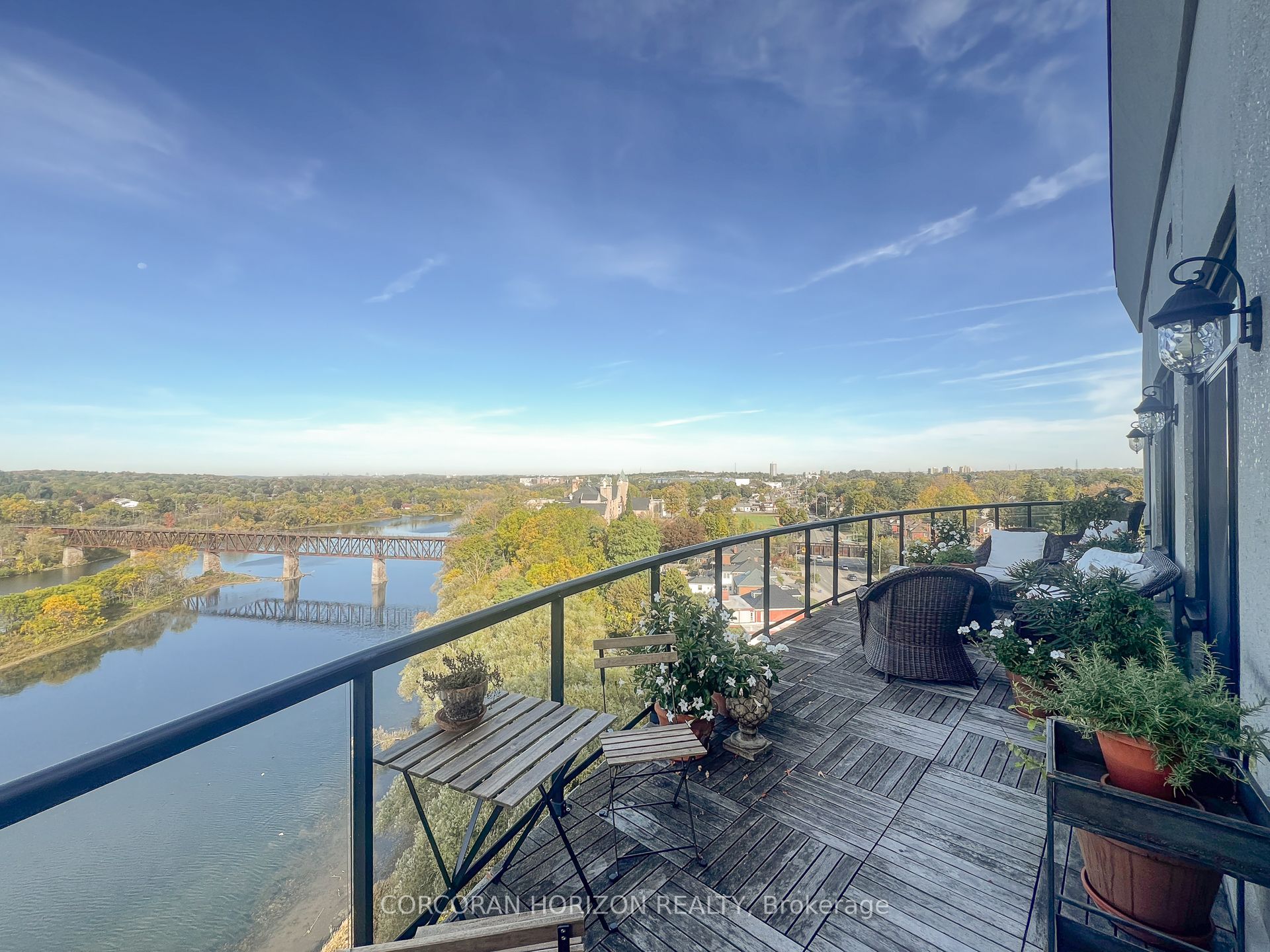 170 Water Street N UPH4