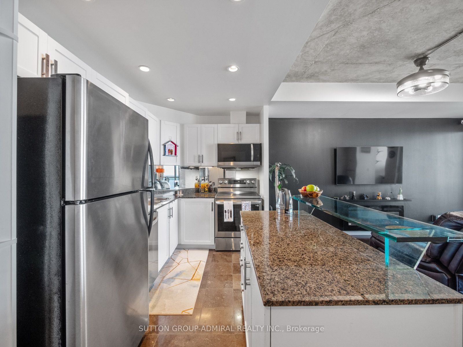 218 Queens Quay Boulevard W 2103