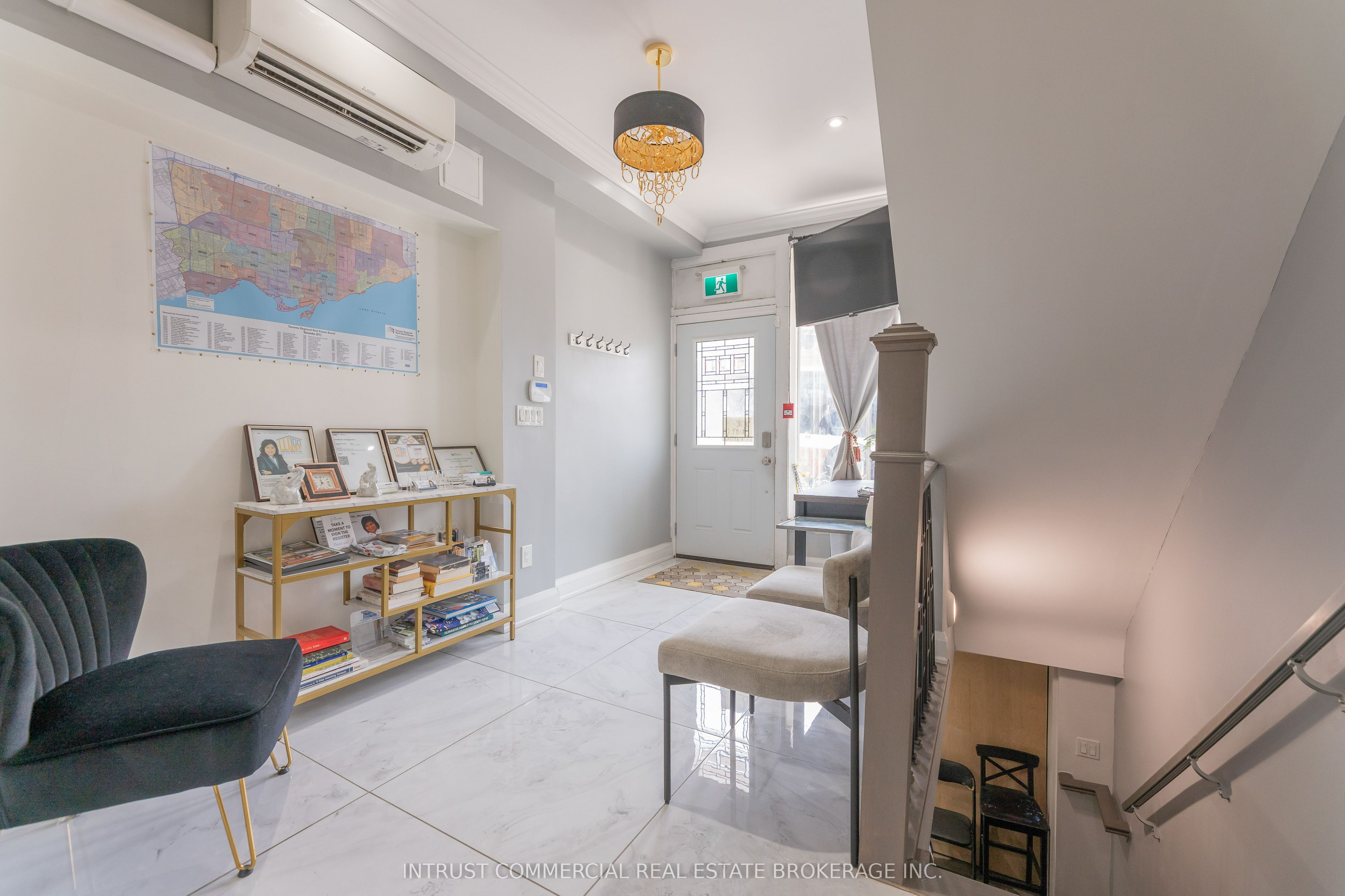 2544 Eglinton Avenue W