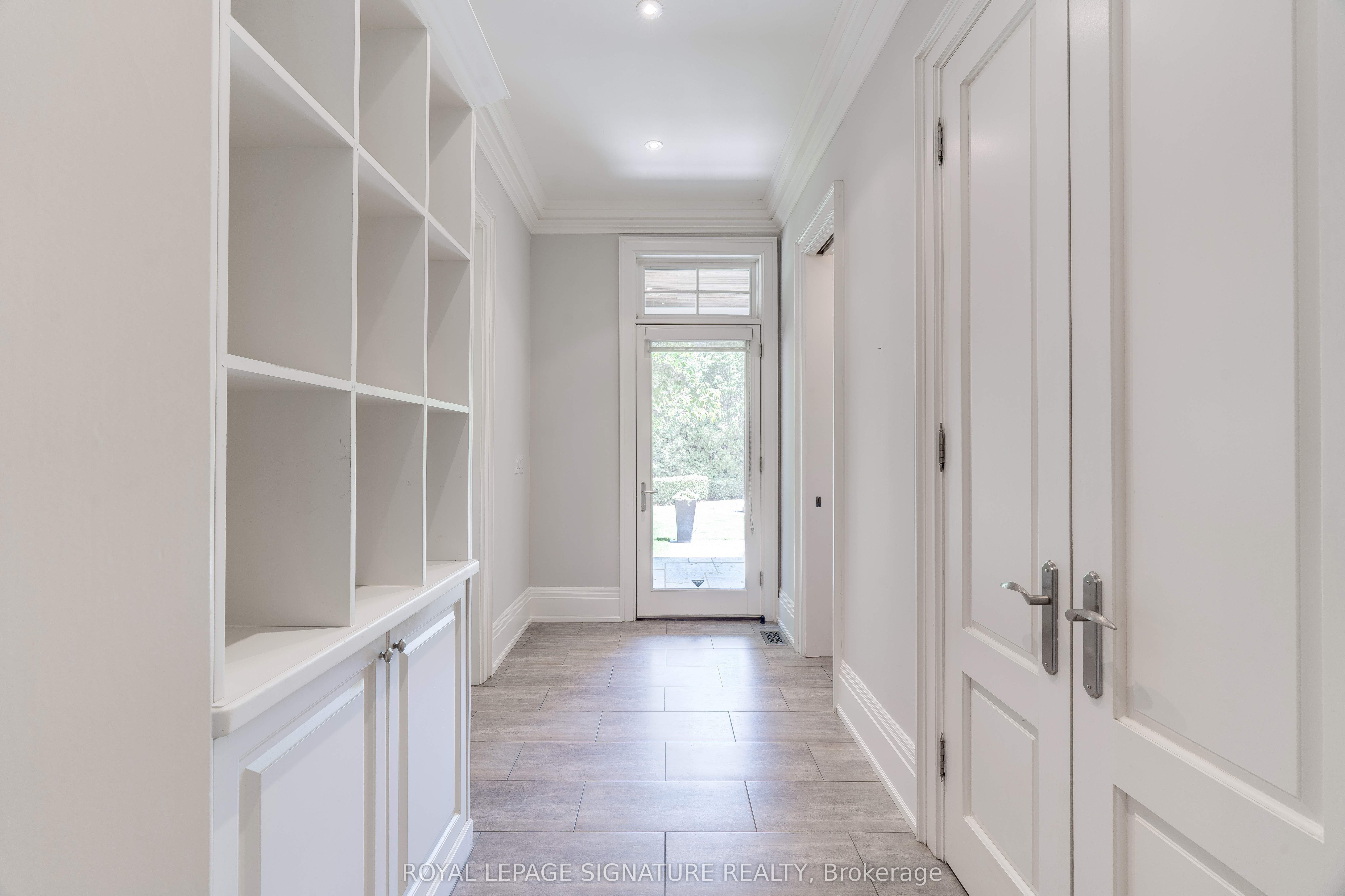 71 Ennisclare Drive W