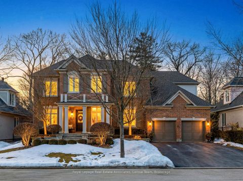 562 Gladwyne Court Mississauga ON L5H 4L4