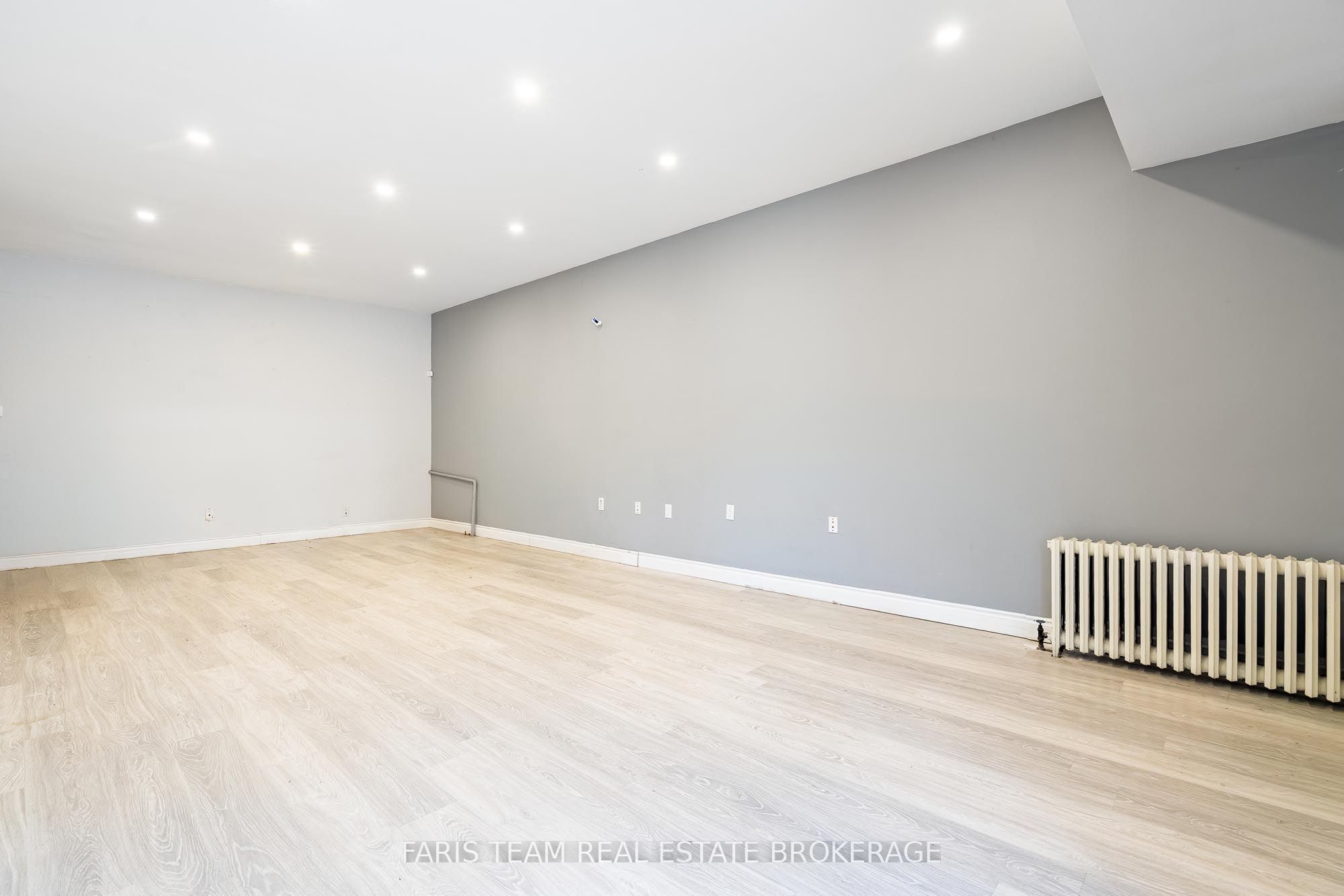 267 Lakeshore Road E