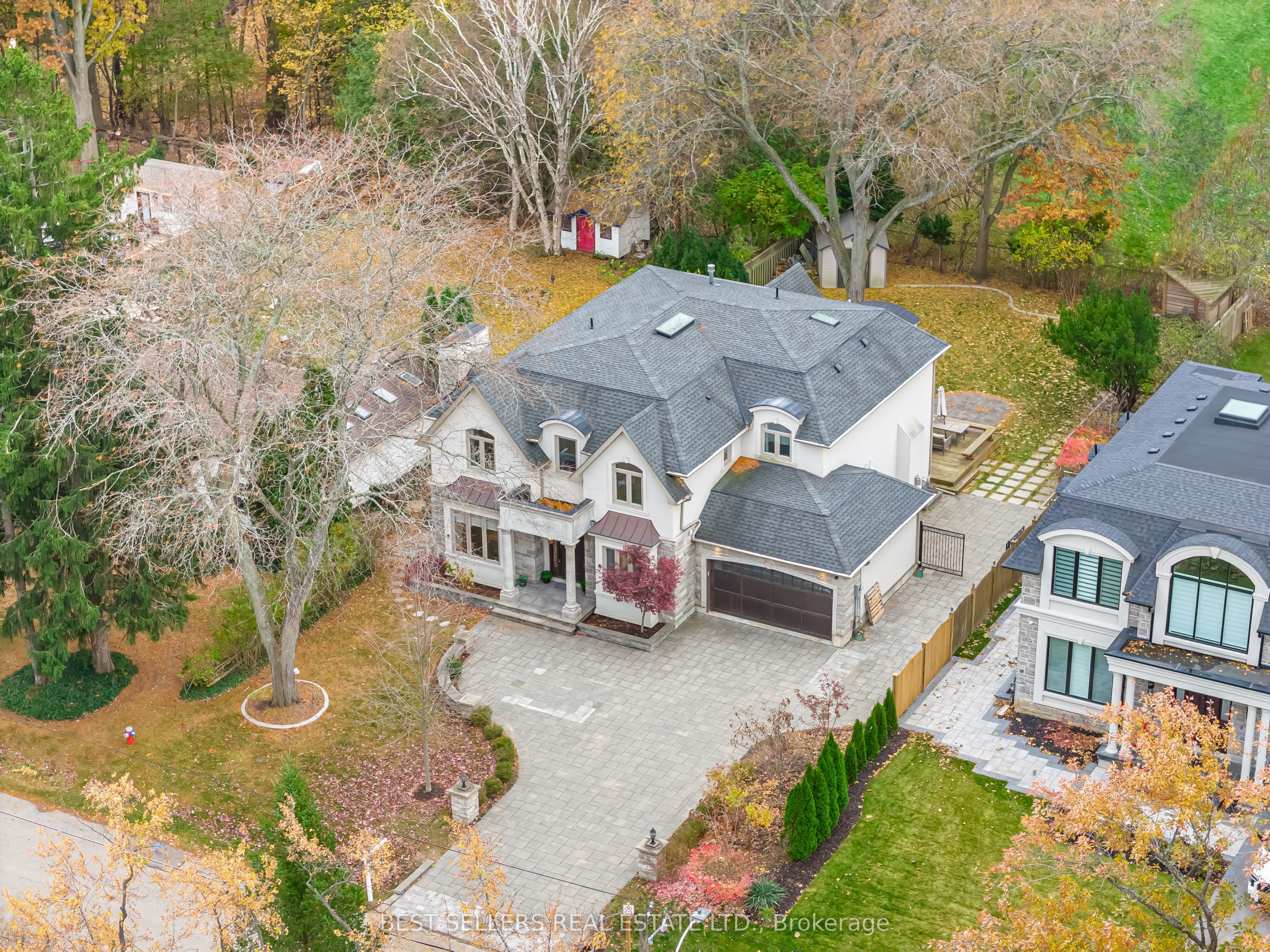 898 Parkland Ave Avenue