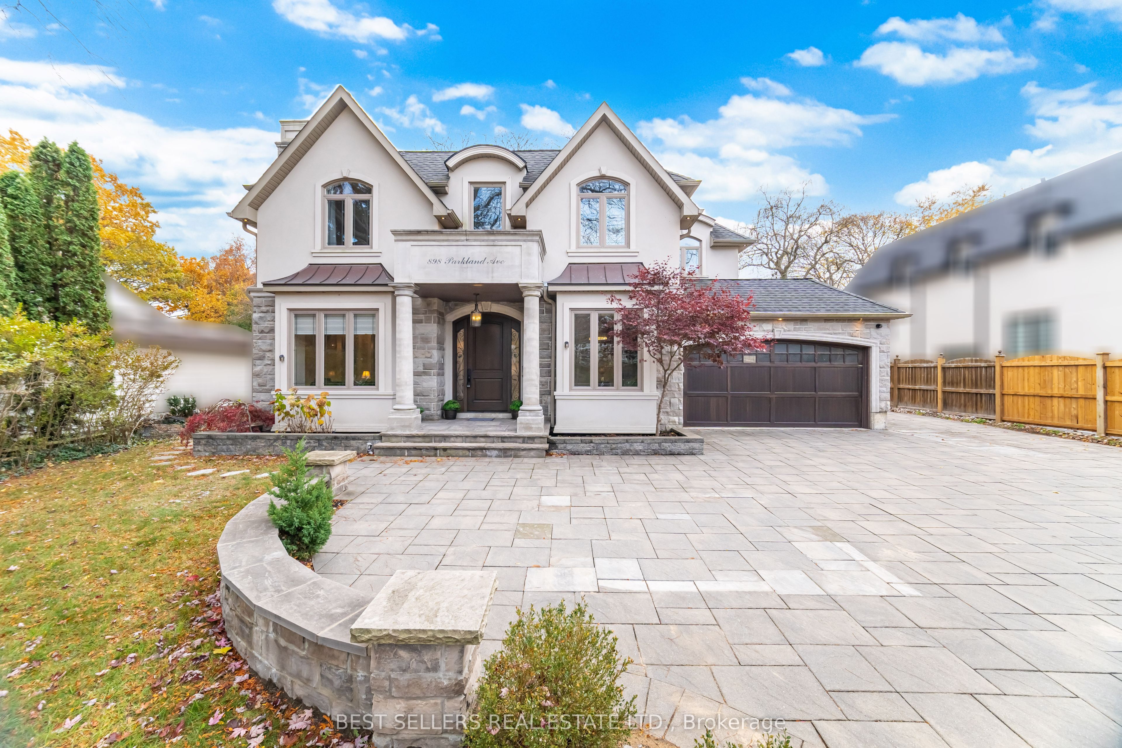 898 Parkland Ave Avenue