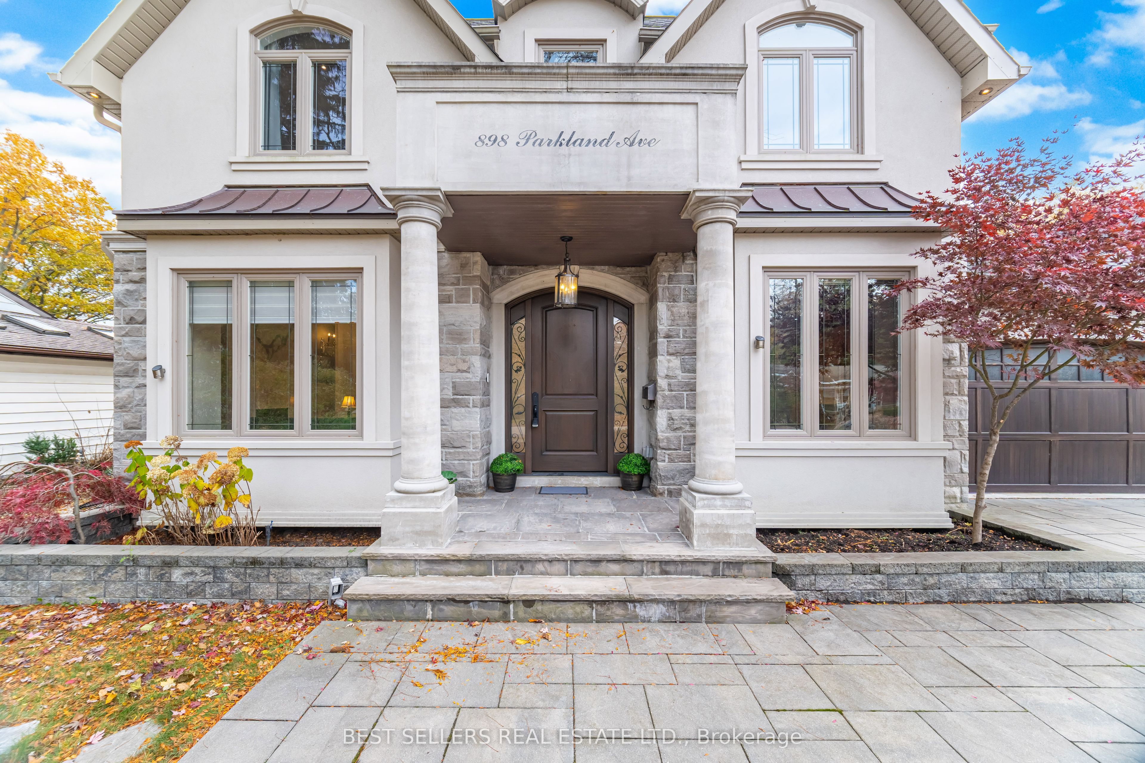 898 Parkland Ave Avenue