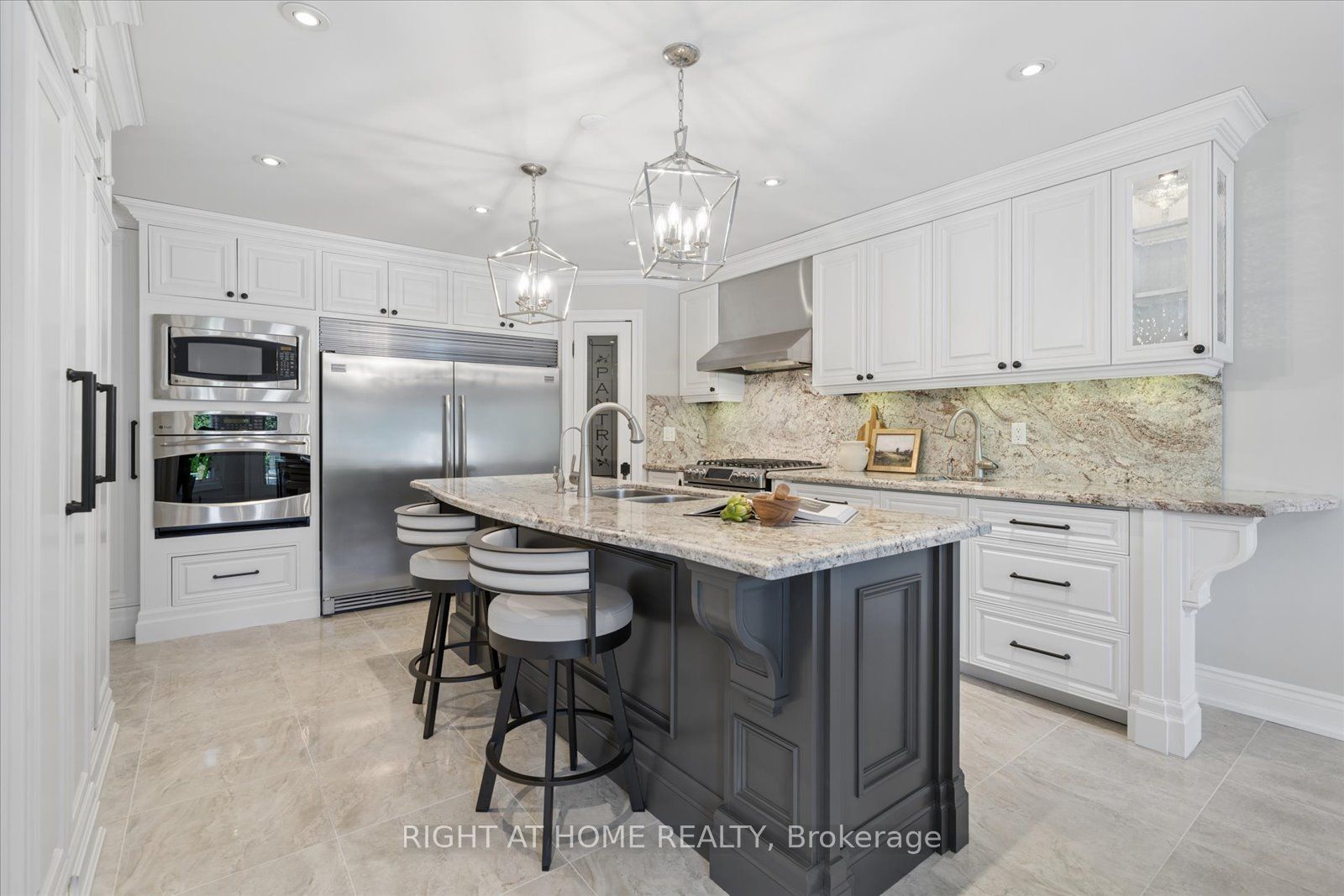 137 Treegrove Circle