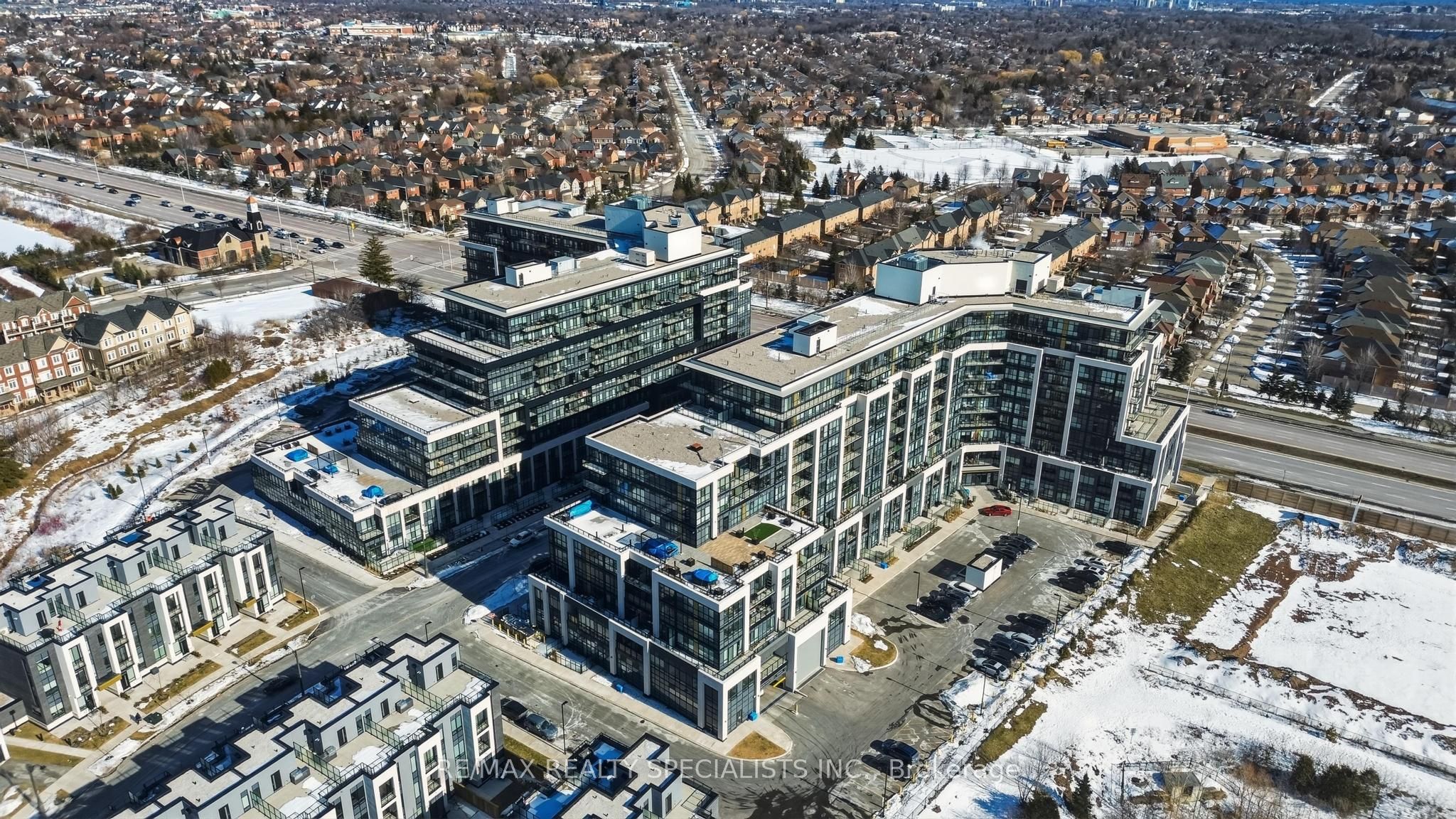 405 Dundas Street W 314