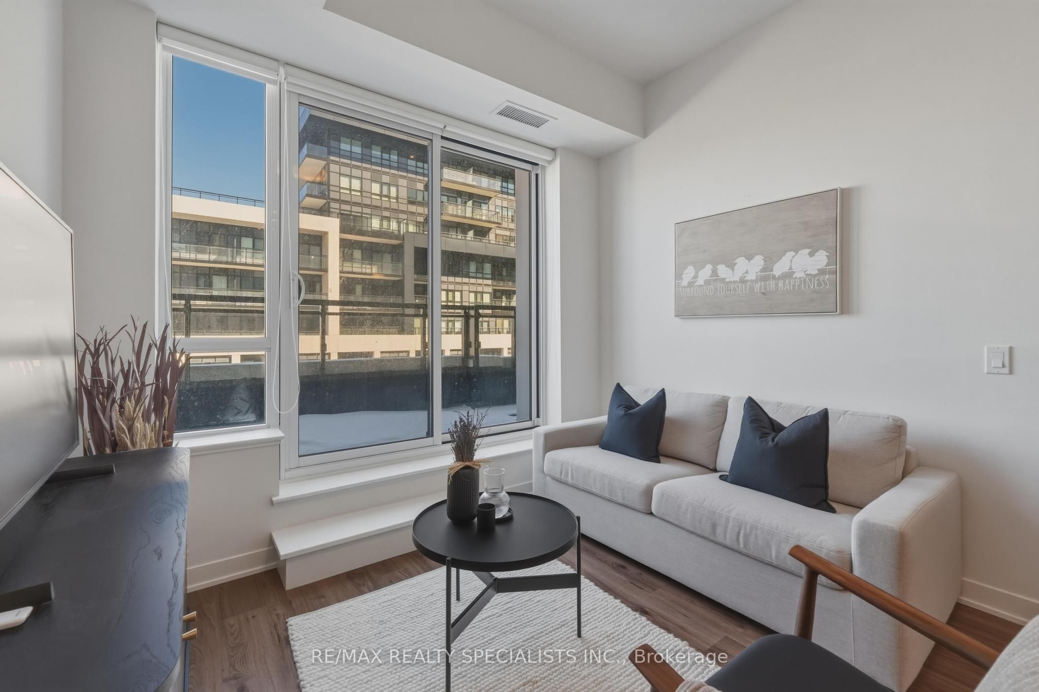 405 Dundas Street W 314