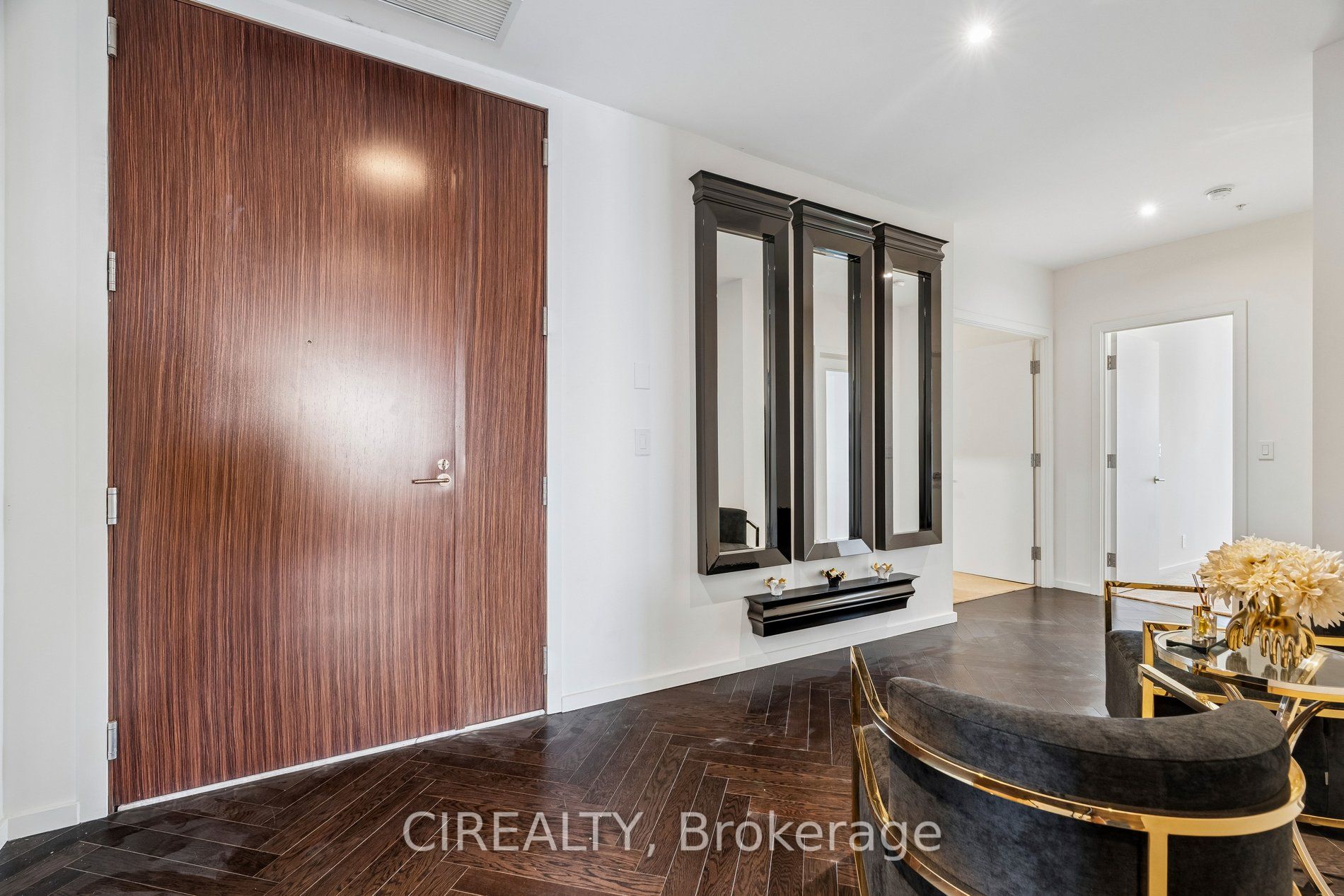 180 University Avenue 6405