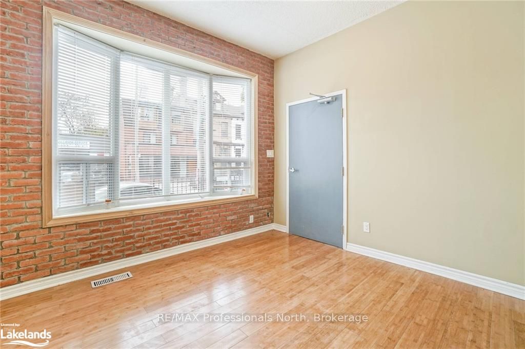 214 Gerrard Street E