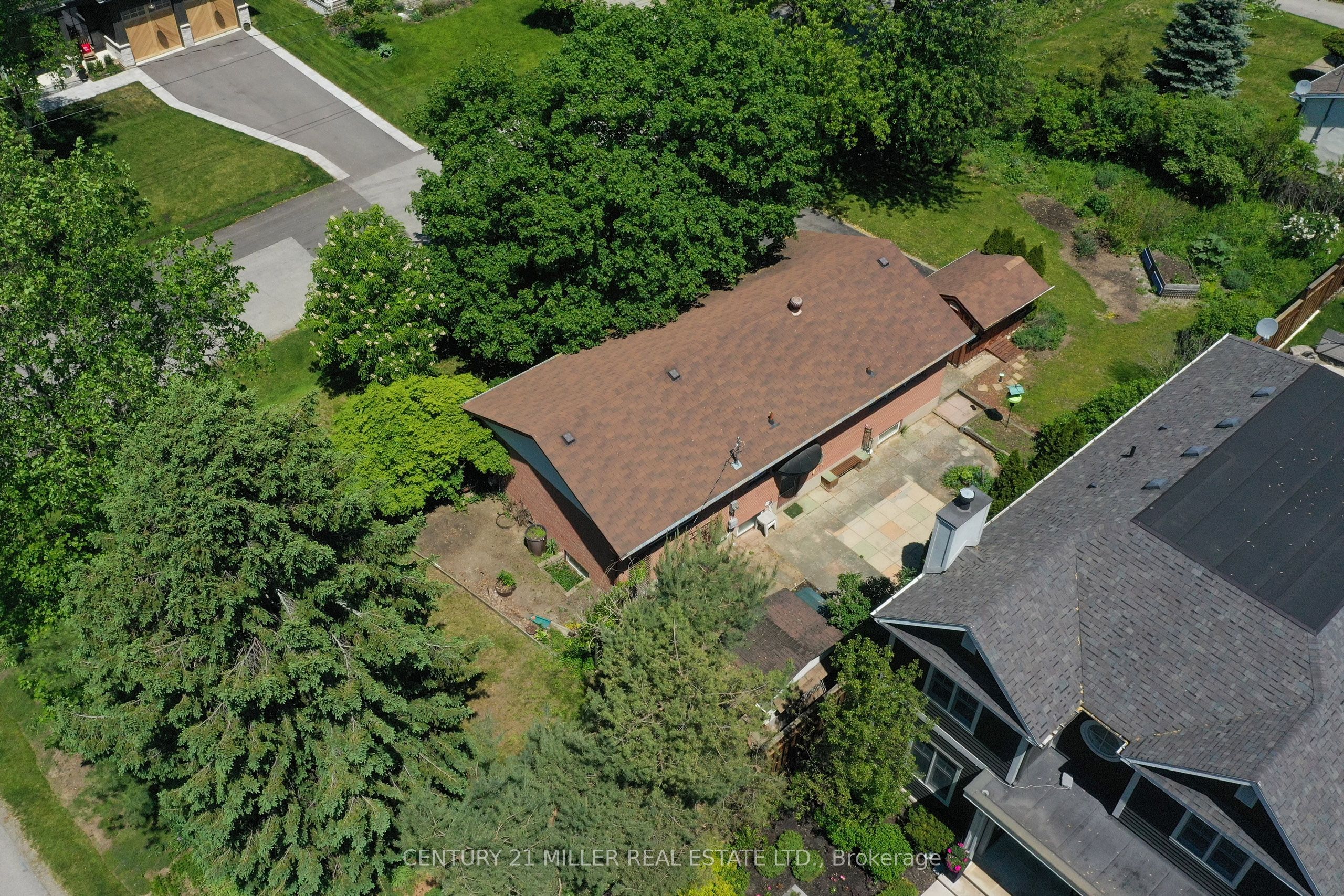 1304 Avon Crescent