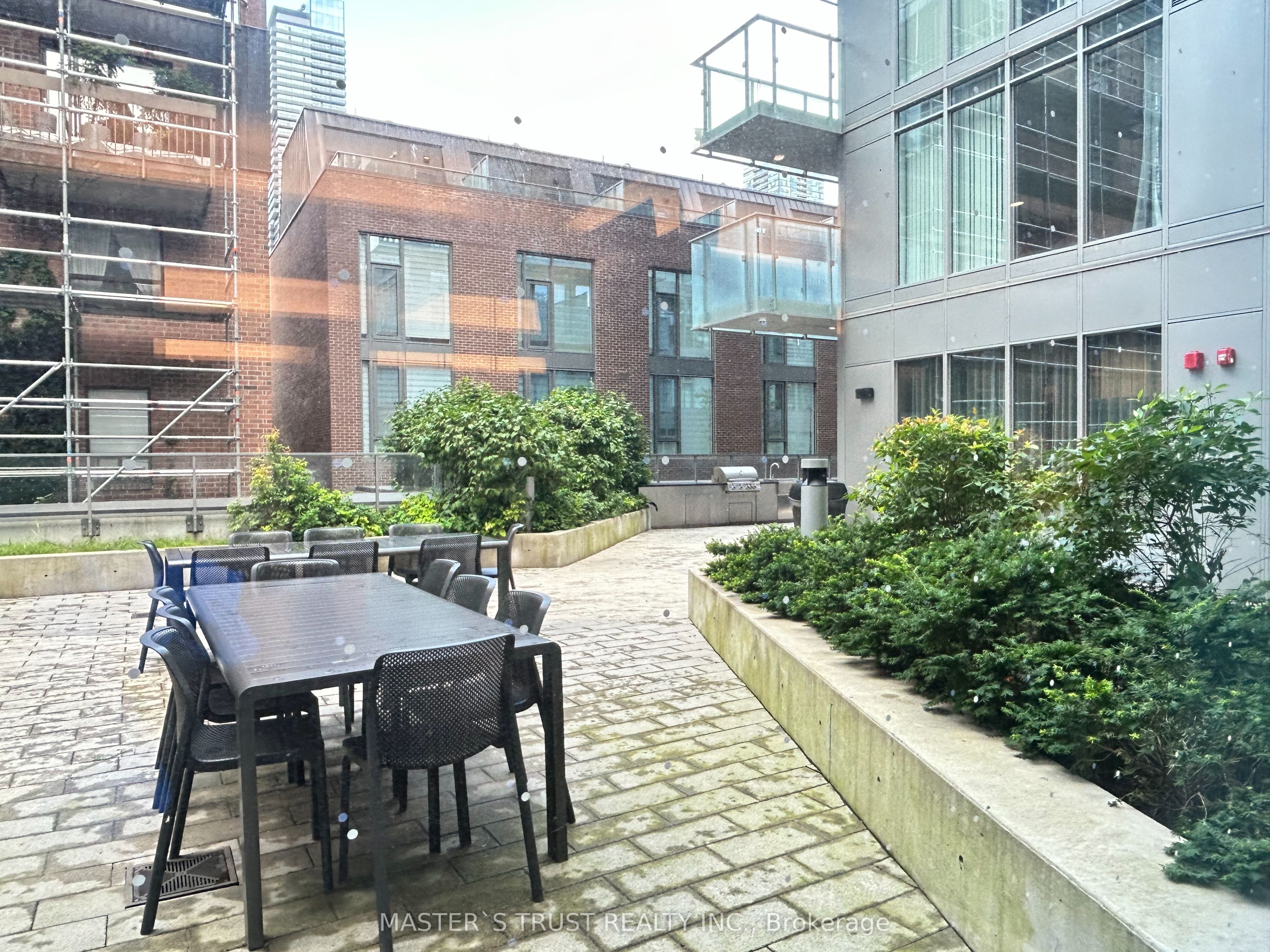 50 Welleysley Street E 2805