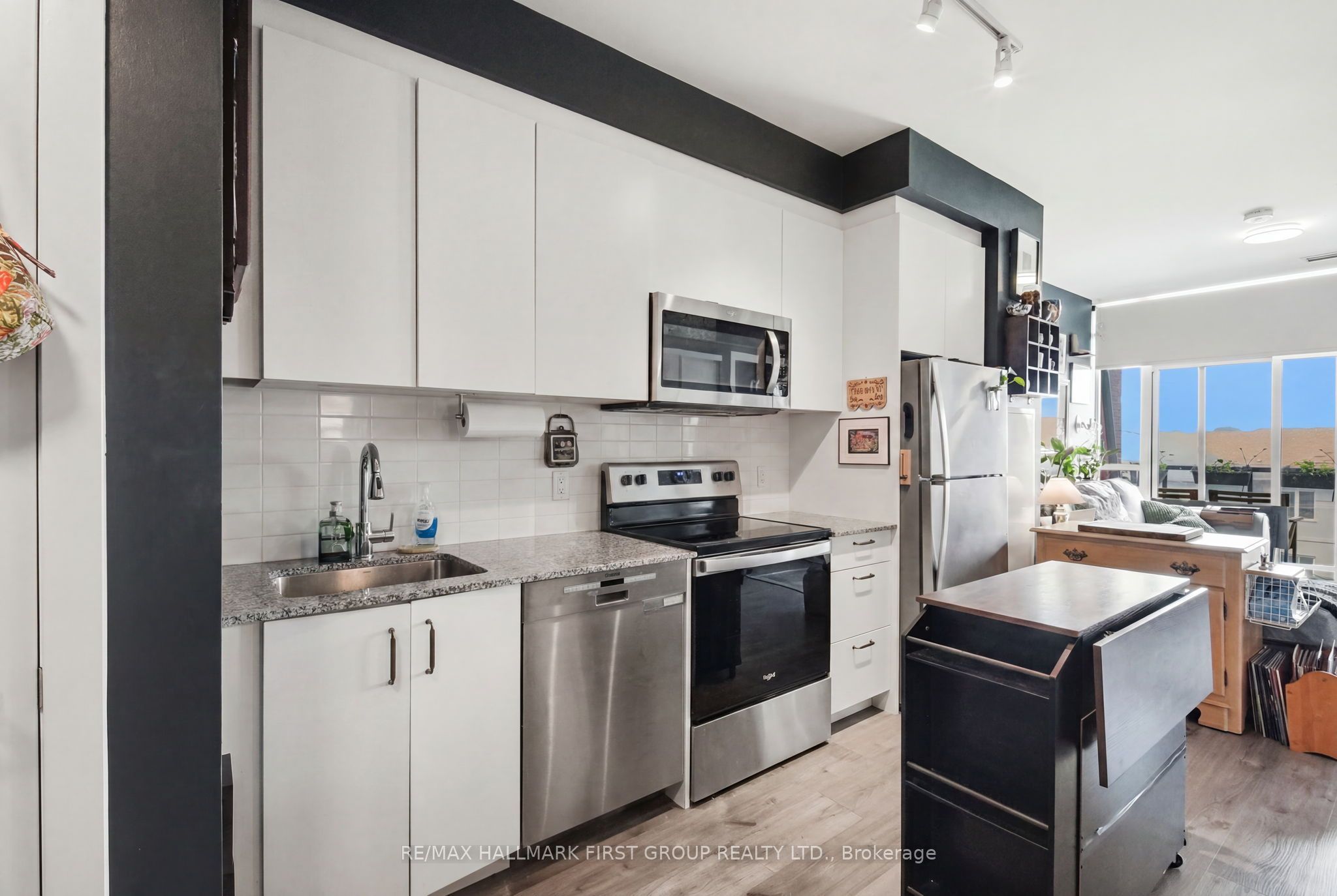 1010 Dundas St E Street 325