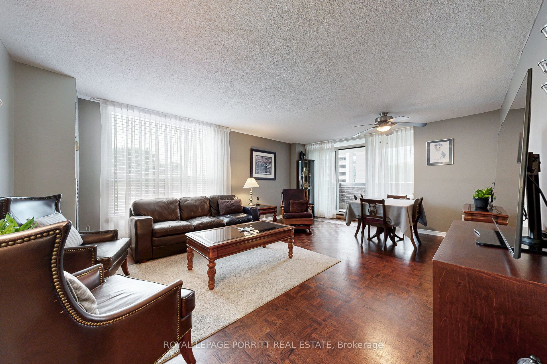 1535 Lakeshore Road E 201
