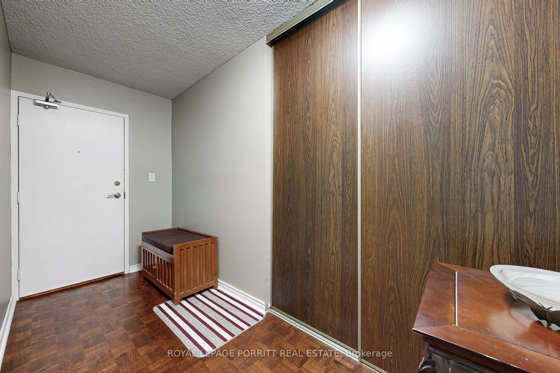 1535 Lakeshore Road E 201