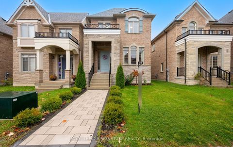 35 Clara May Avenue East Gwillimbury ON L9N 0R4